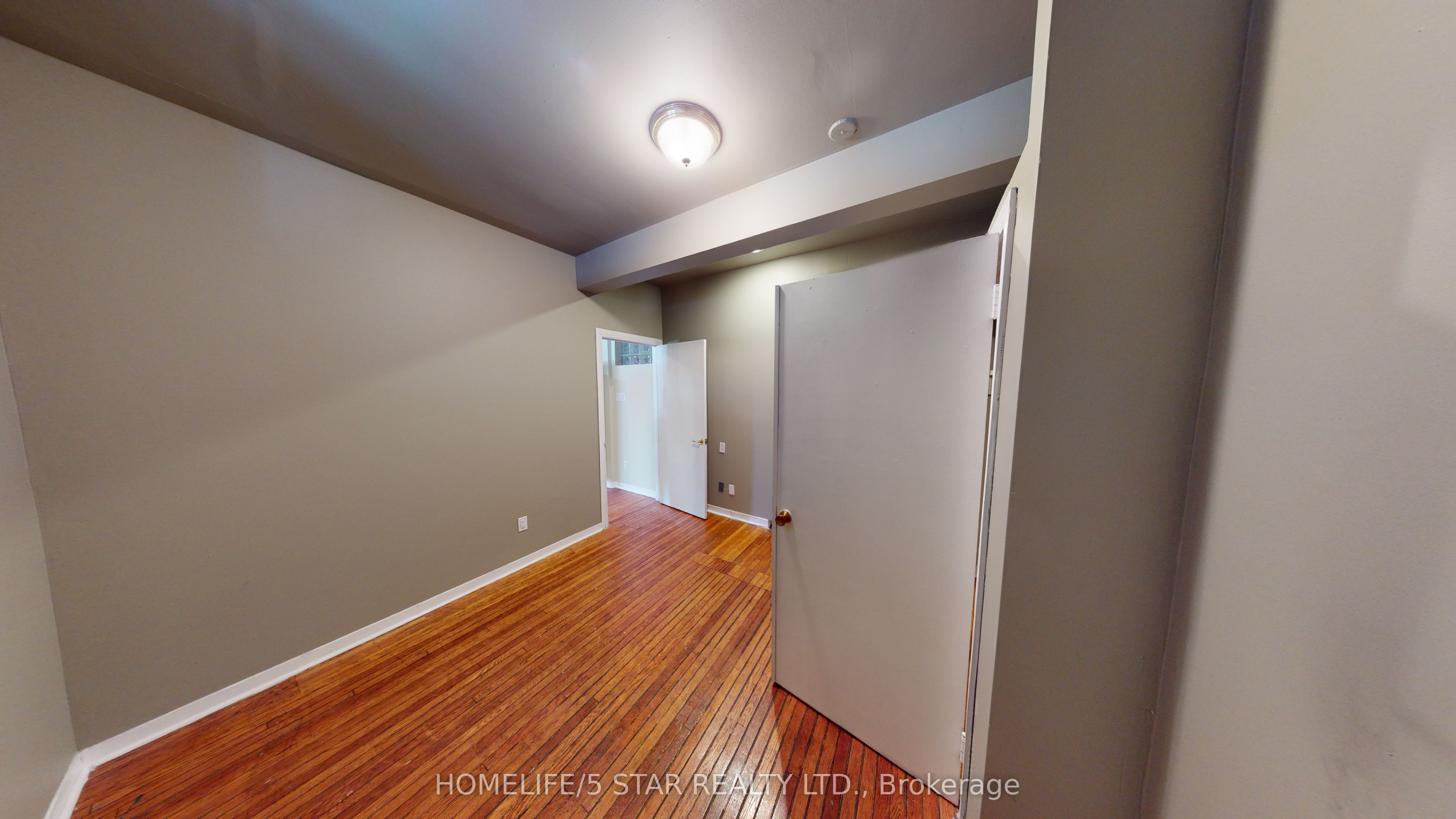 642 Dovercourt Road Apt 1 Property Photo 9