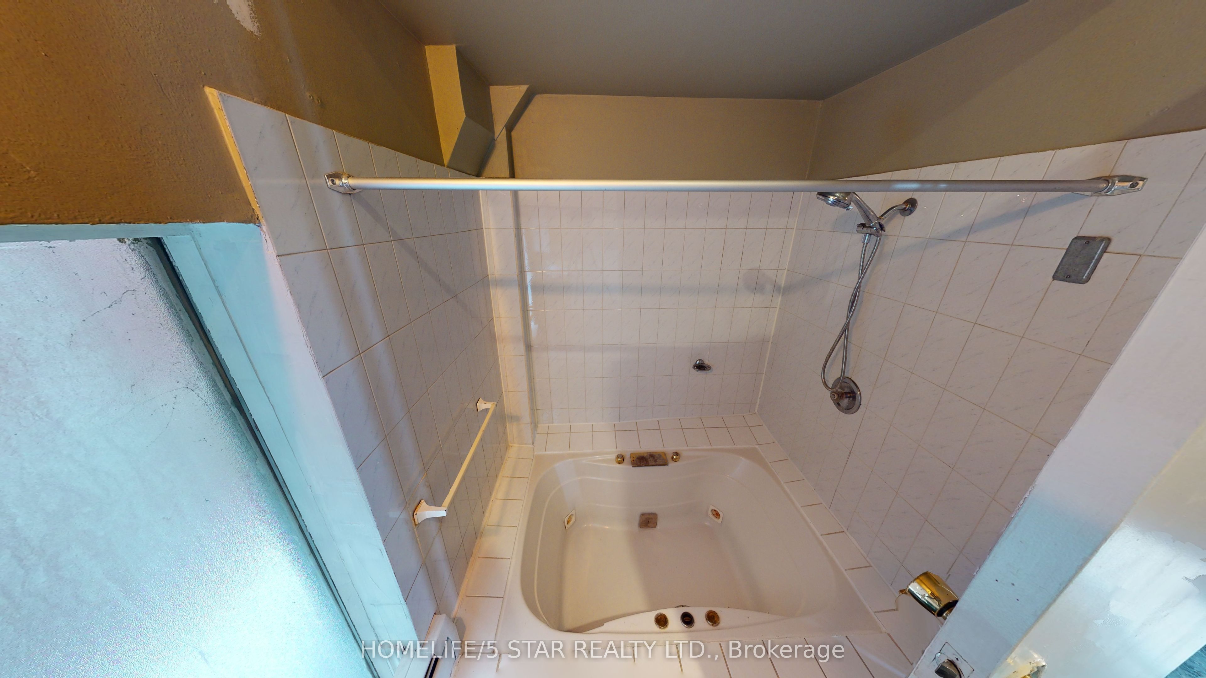 642 Dovercourt Road Apt 1 Property Photo 10