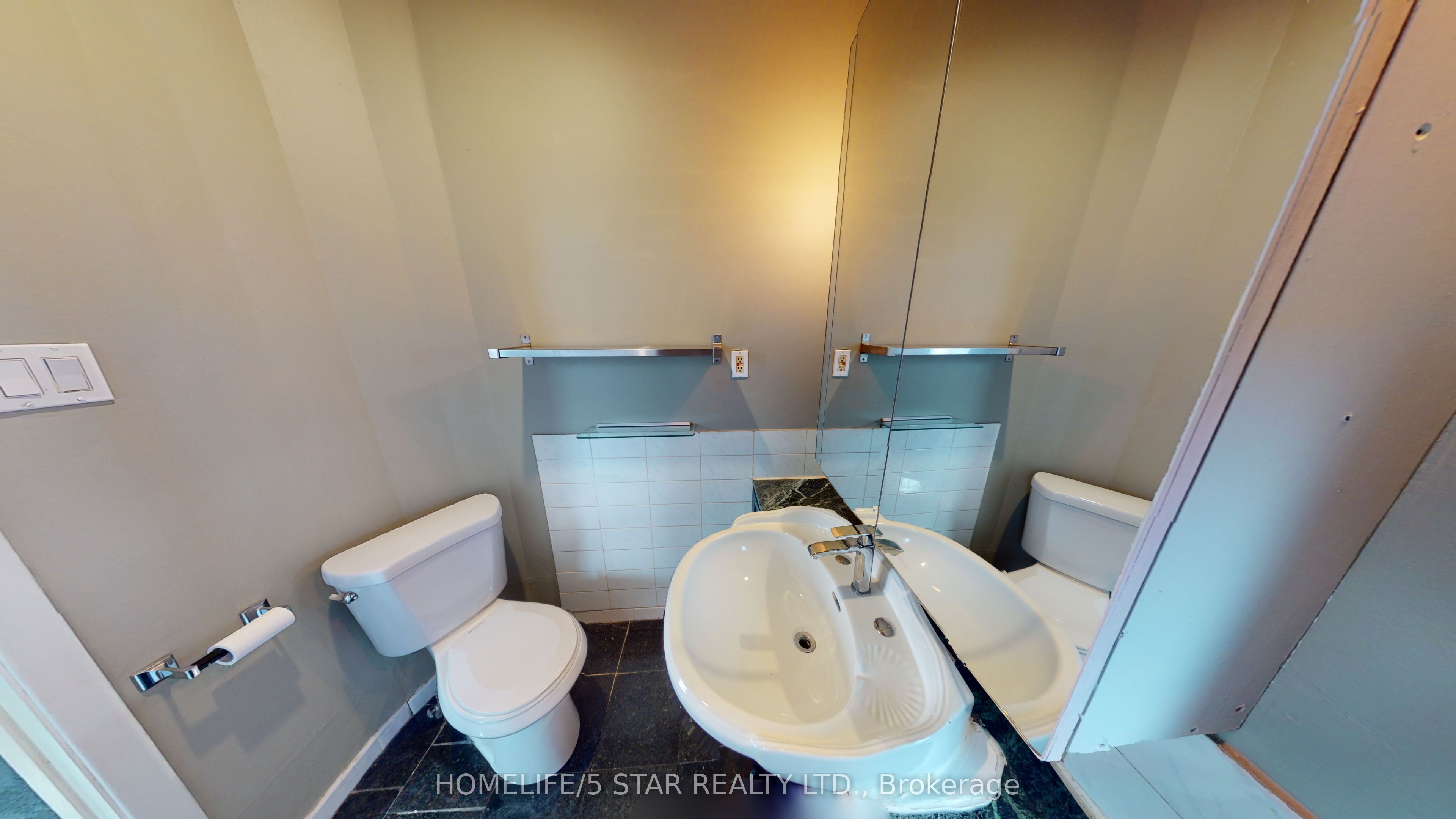642 Dovercourt Road Apt 1 Property Photo 12