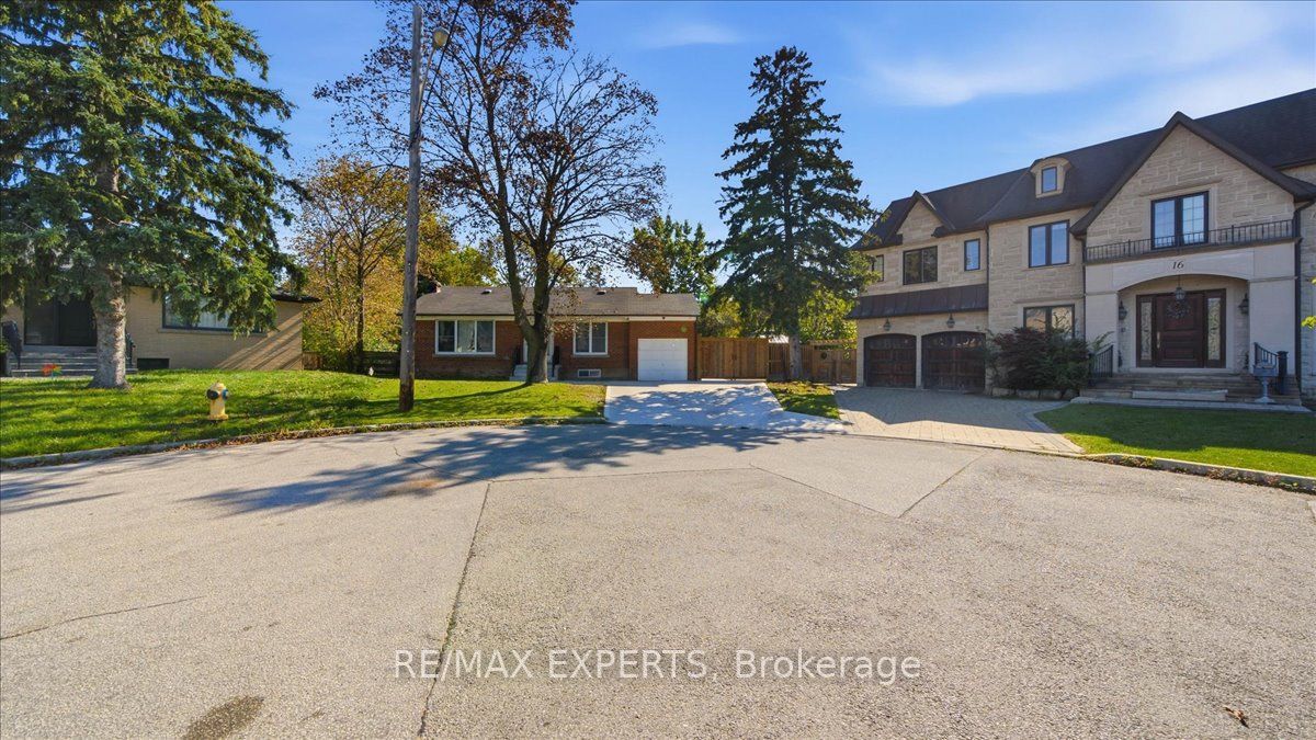 18 Robson Place Property Photo 2