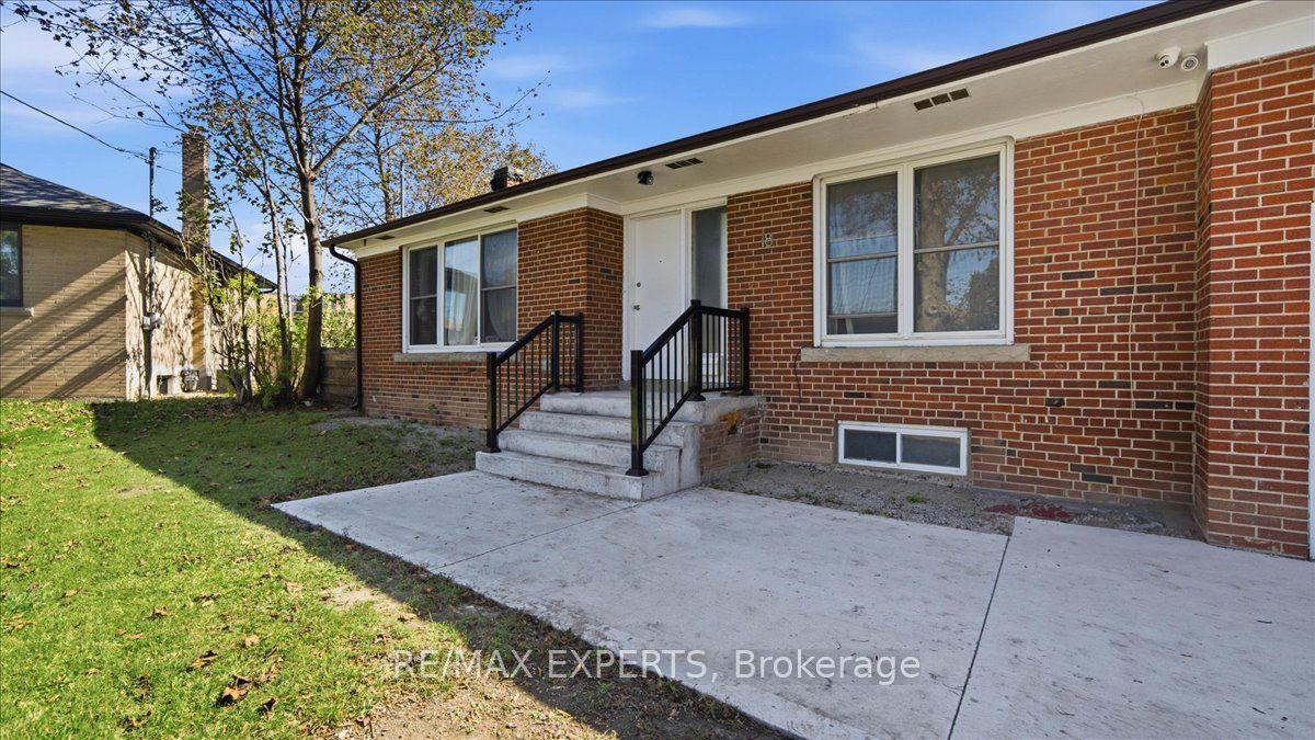 18 Robson Place Property Photo 4
