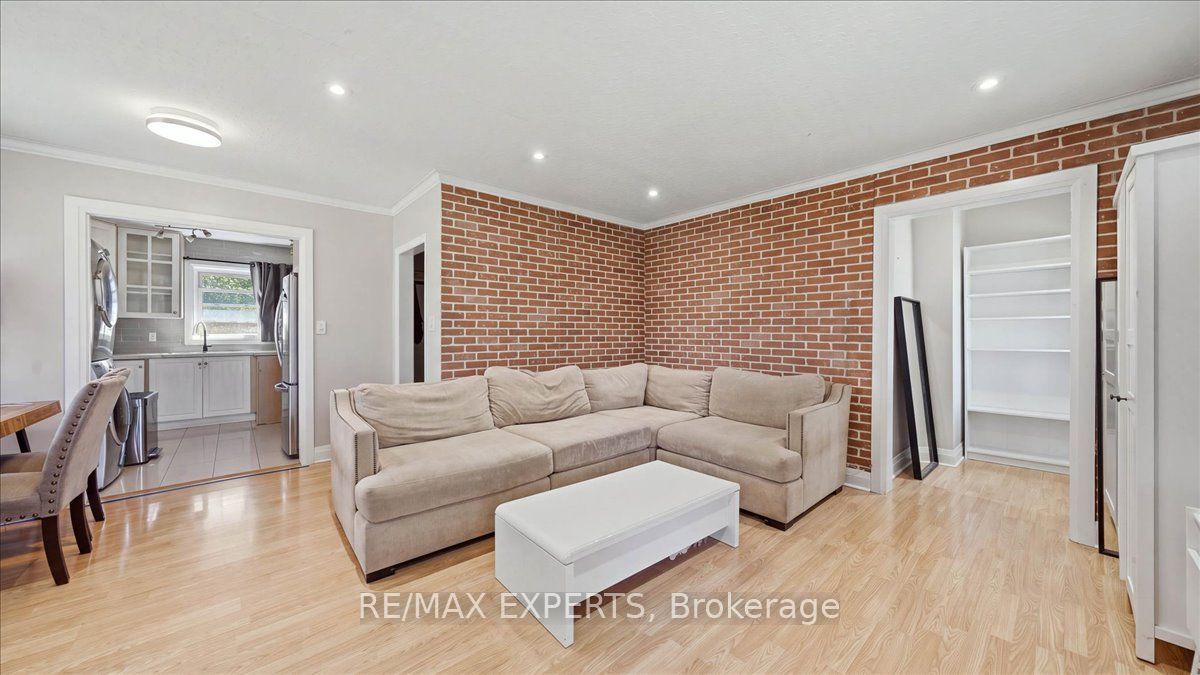 18 Robson Place Property Photo 5