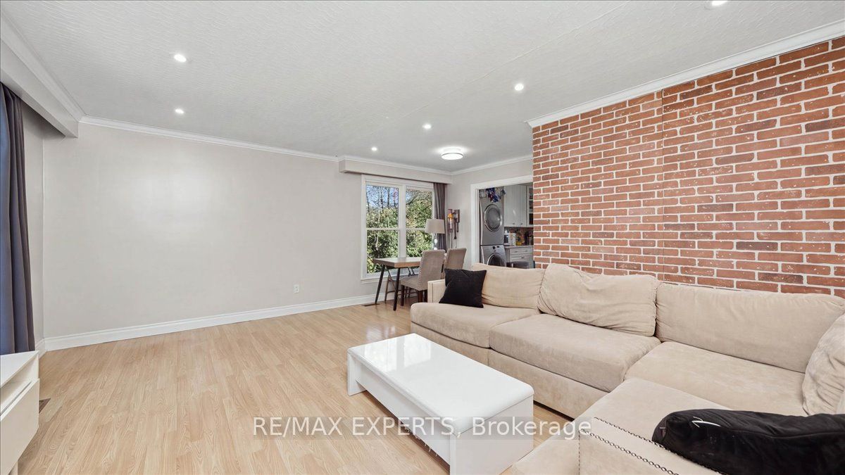 18 Robson Place Property Photo 6