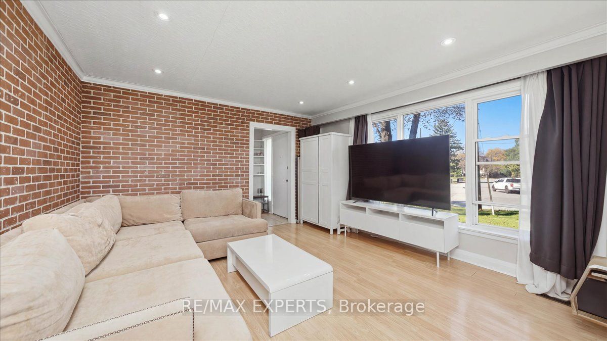 18 Robson Place Property Photo 7