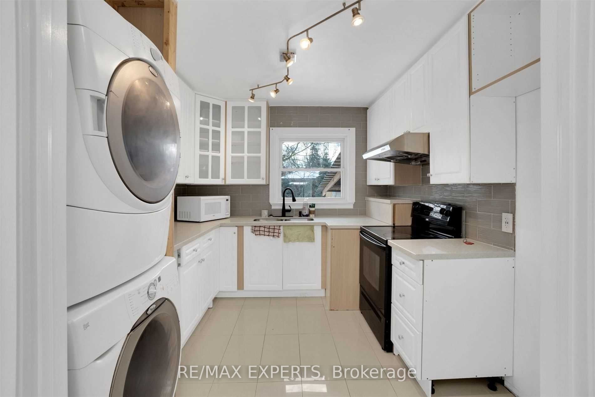 18 Robson Place Property Photo 8