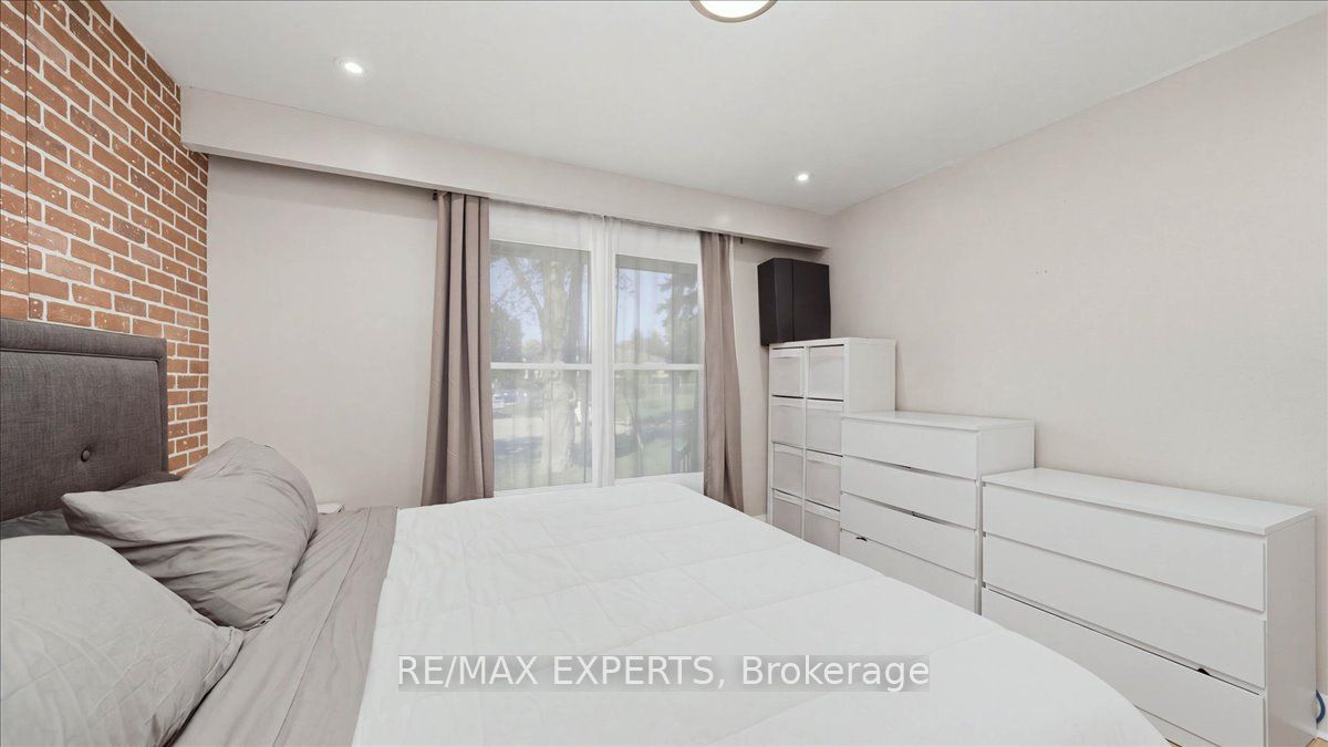 18 Robson Place Property Photo 11