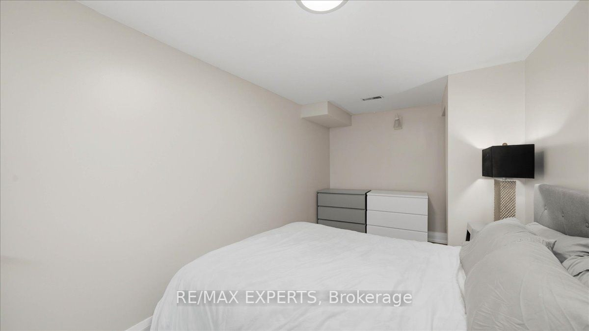18 Robson Place Property Photo 13