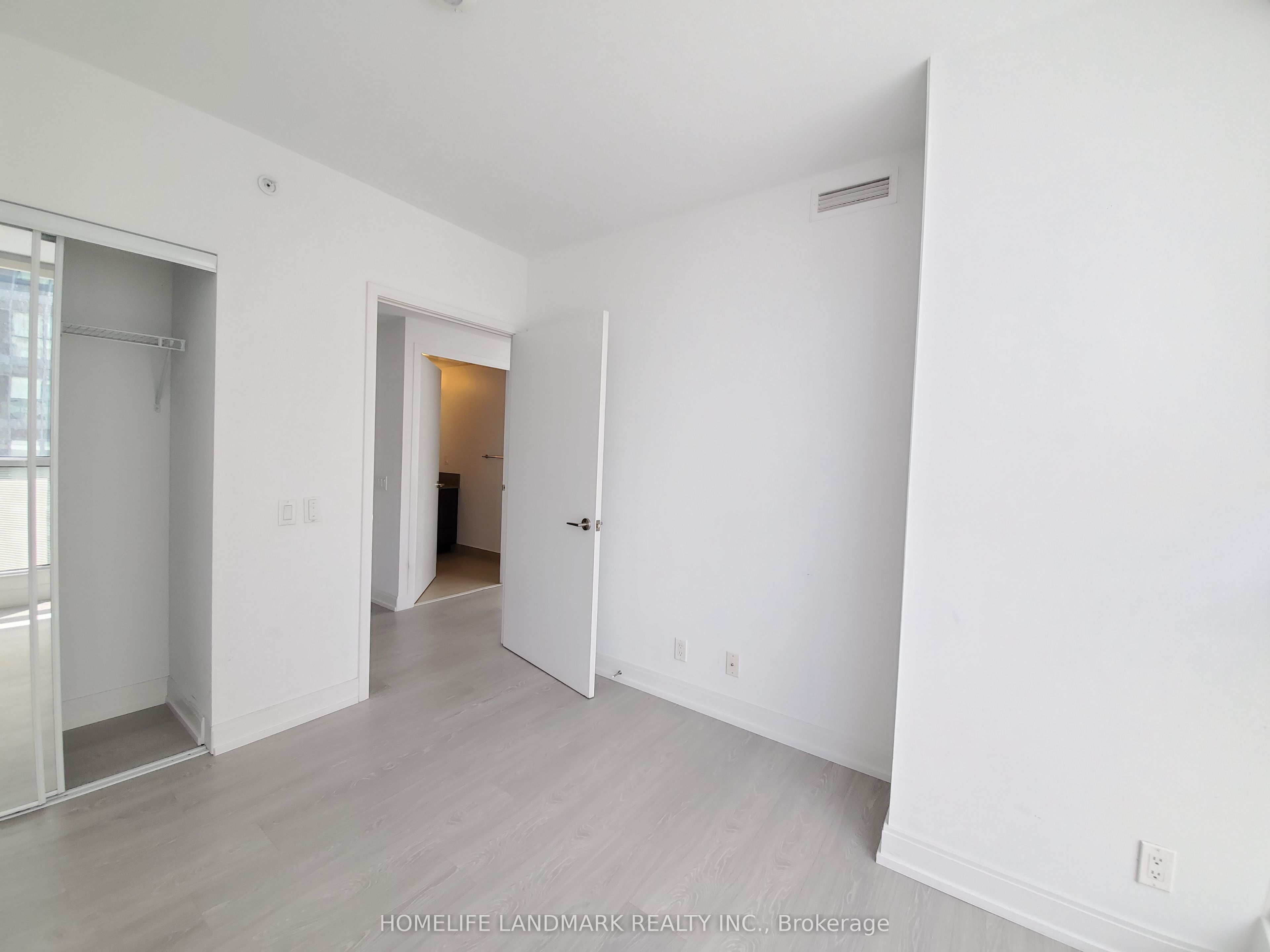181 Dundas Street E 1110 Property Photo 5