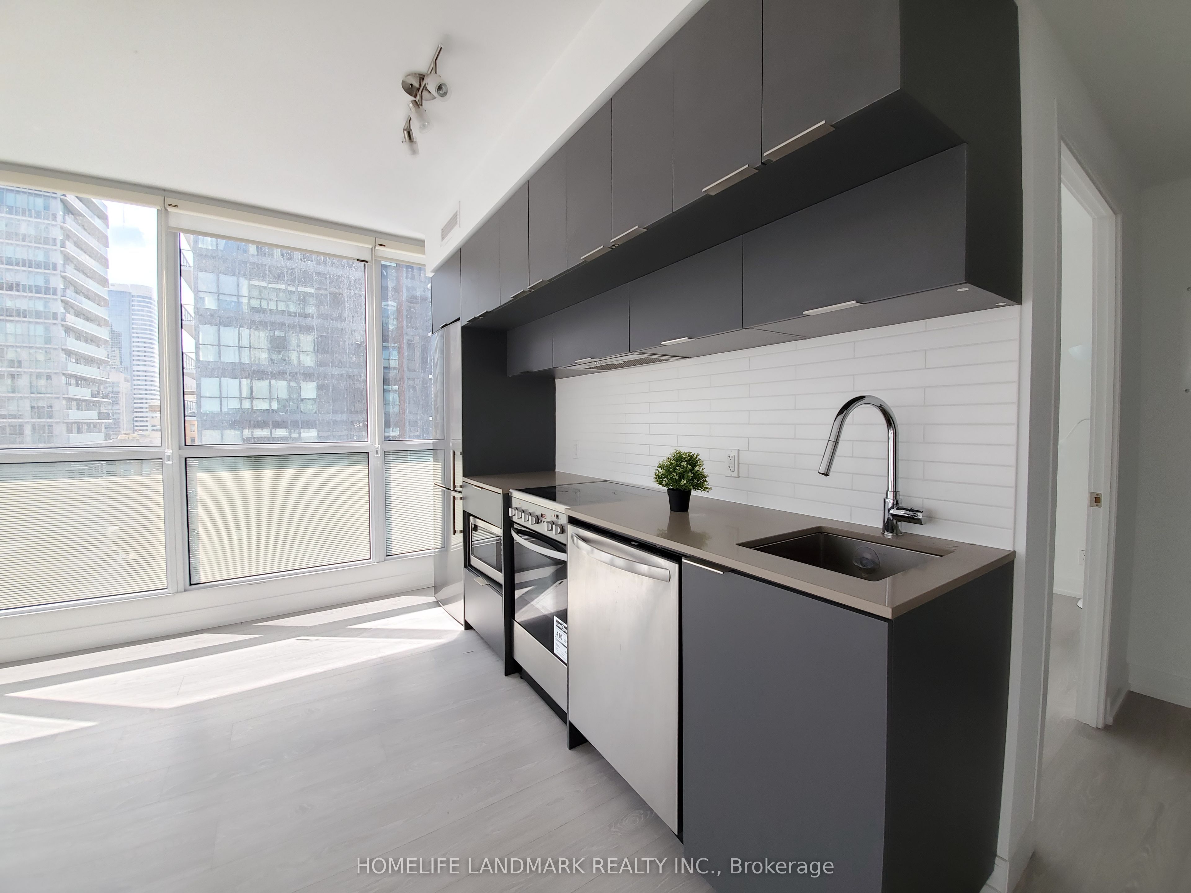 181 Dundas Street E 1110 Property Photo 7