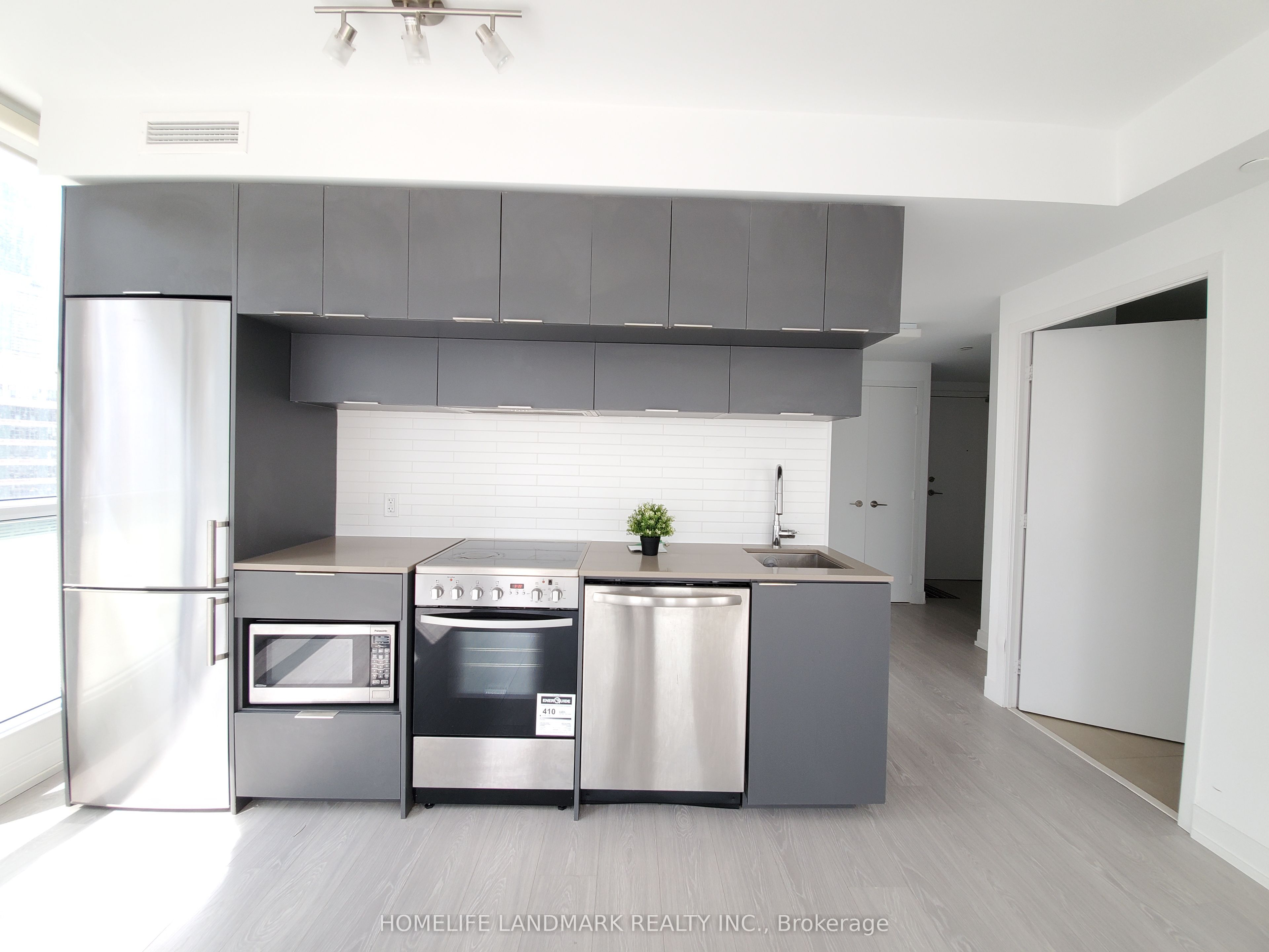 181 Dundas Street E 1110 Property Photo 8