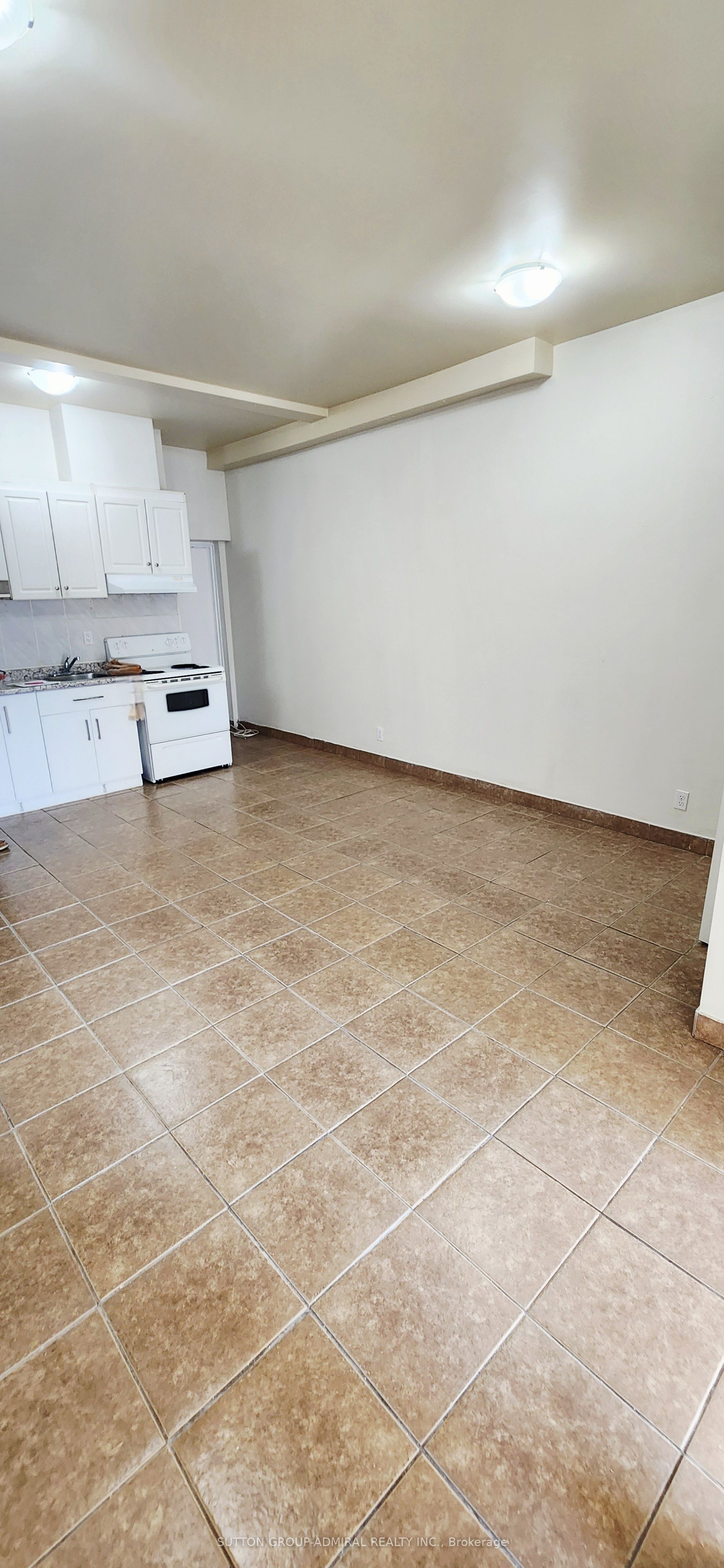 1040a St Clair Avenue Upper 1 Property Photo 2