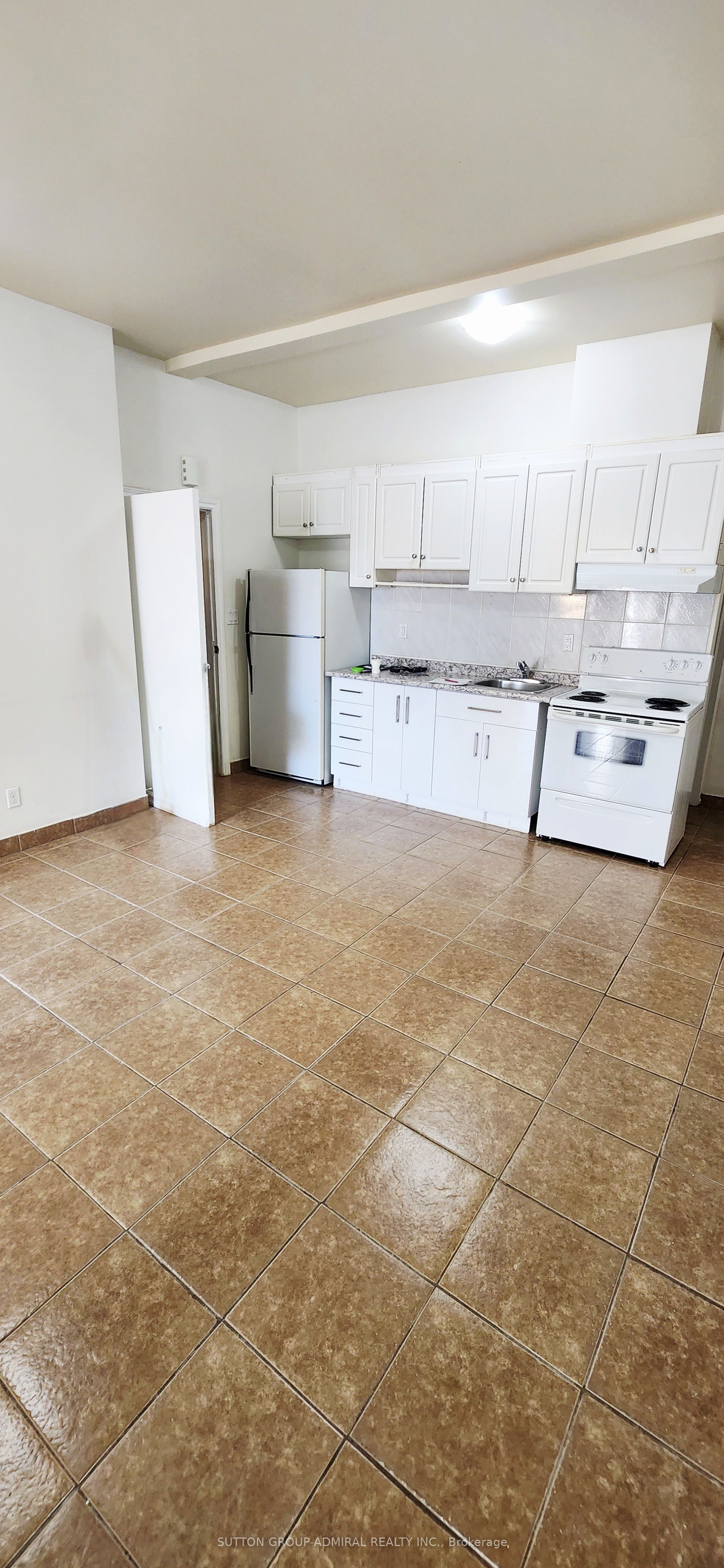 1040a St Clair Avenue Upper 1 Property Photo 3