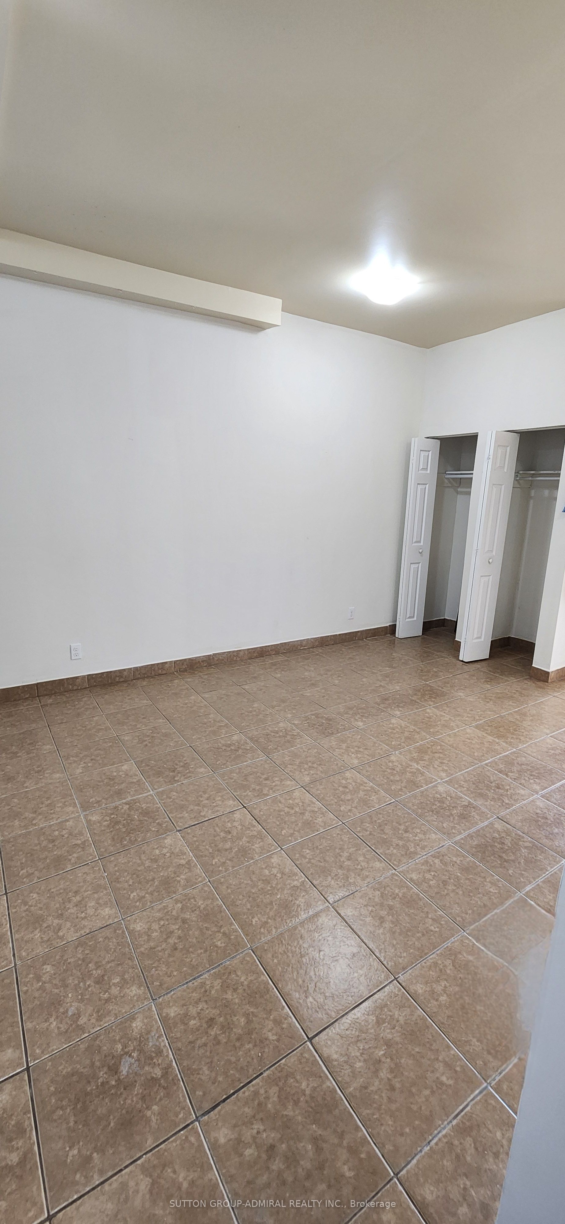 1040a St Clair Avenue Upper 1 Property Photo 4