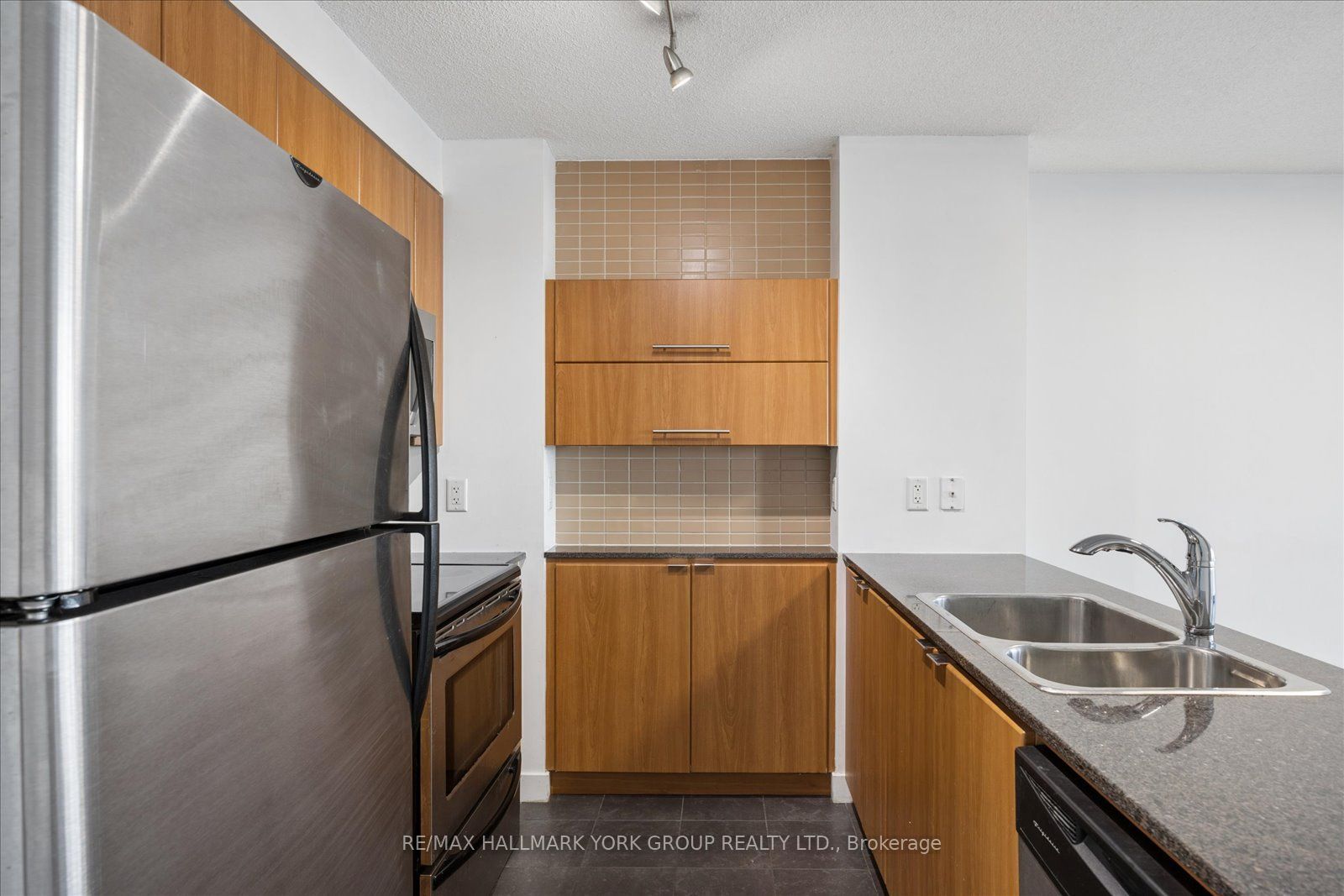11 Brunel Court 1612 Property Photo 16