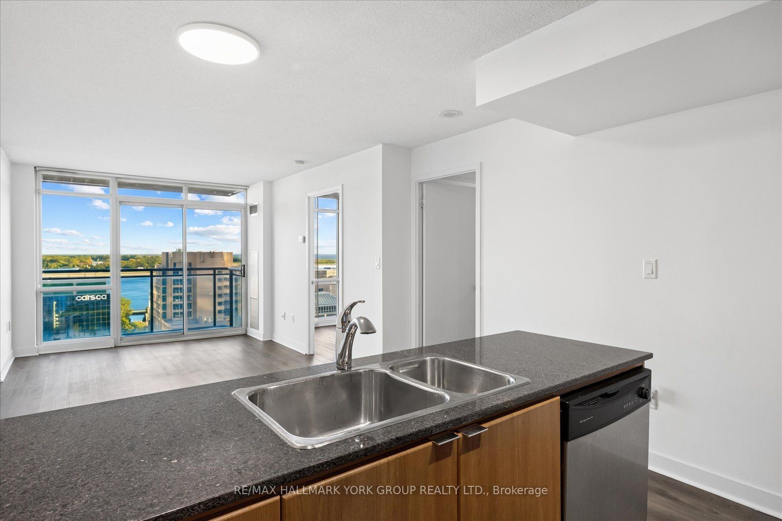 11 Brunel Court 1612 Property Photo 18