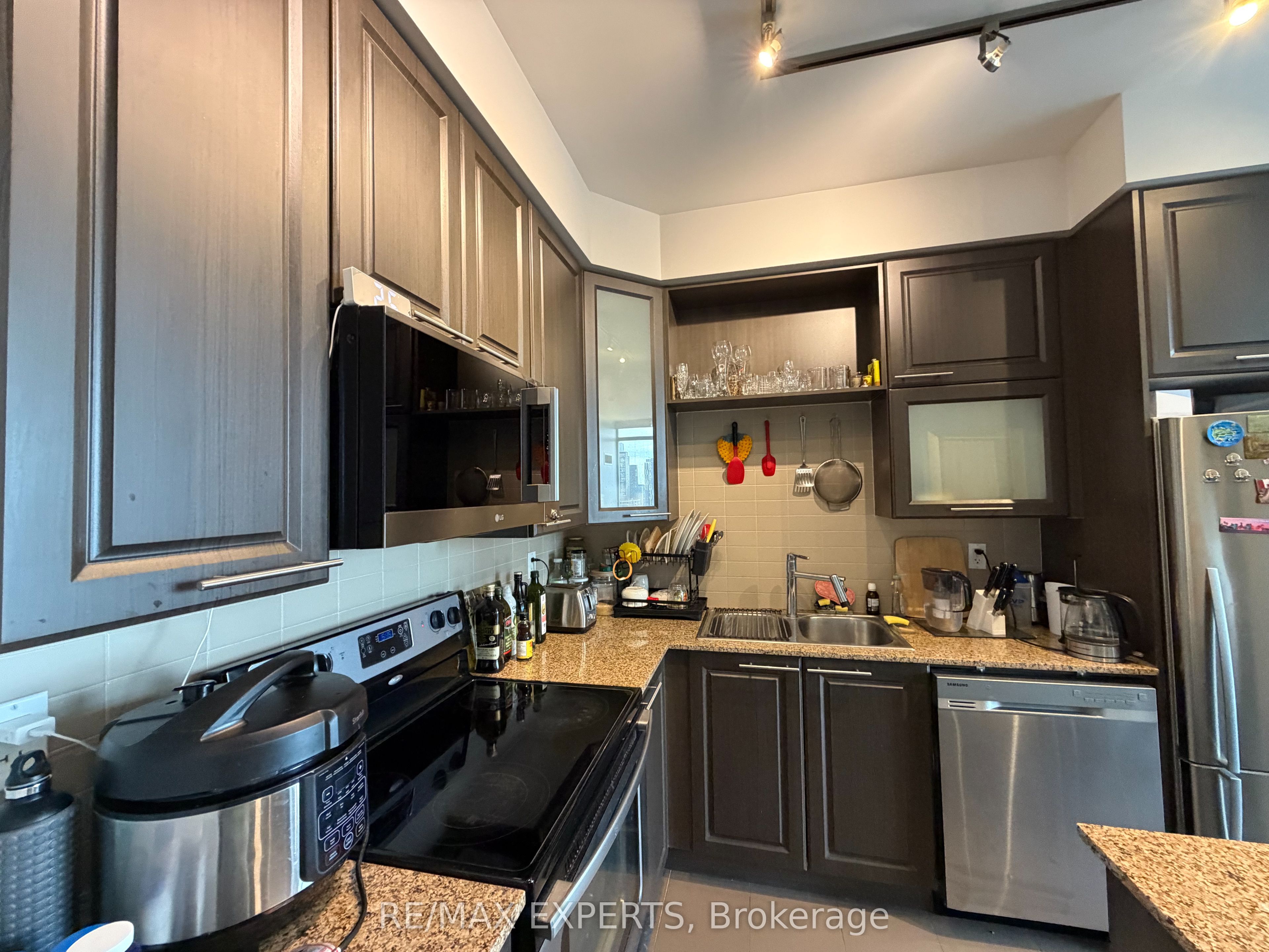 500 Sherbourne Street 2004 Property Photo 4