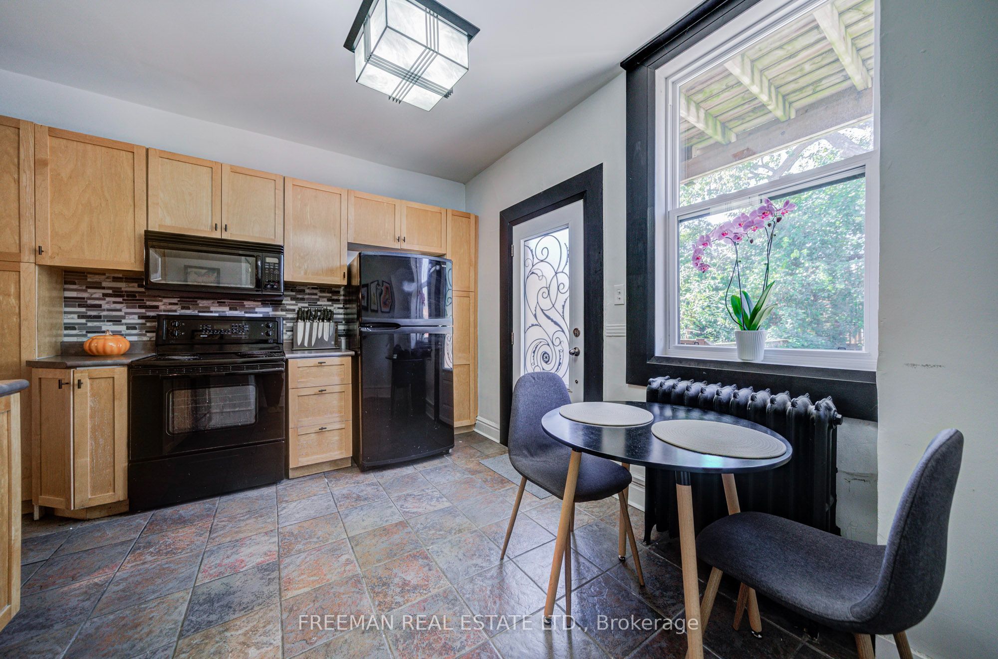 468 Markham Street Property Photo 14