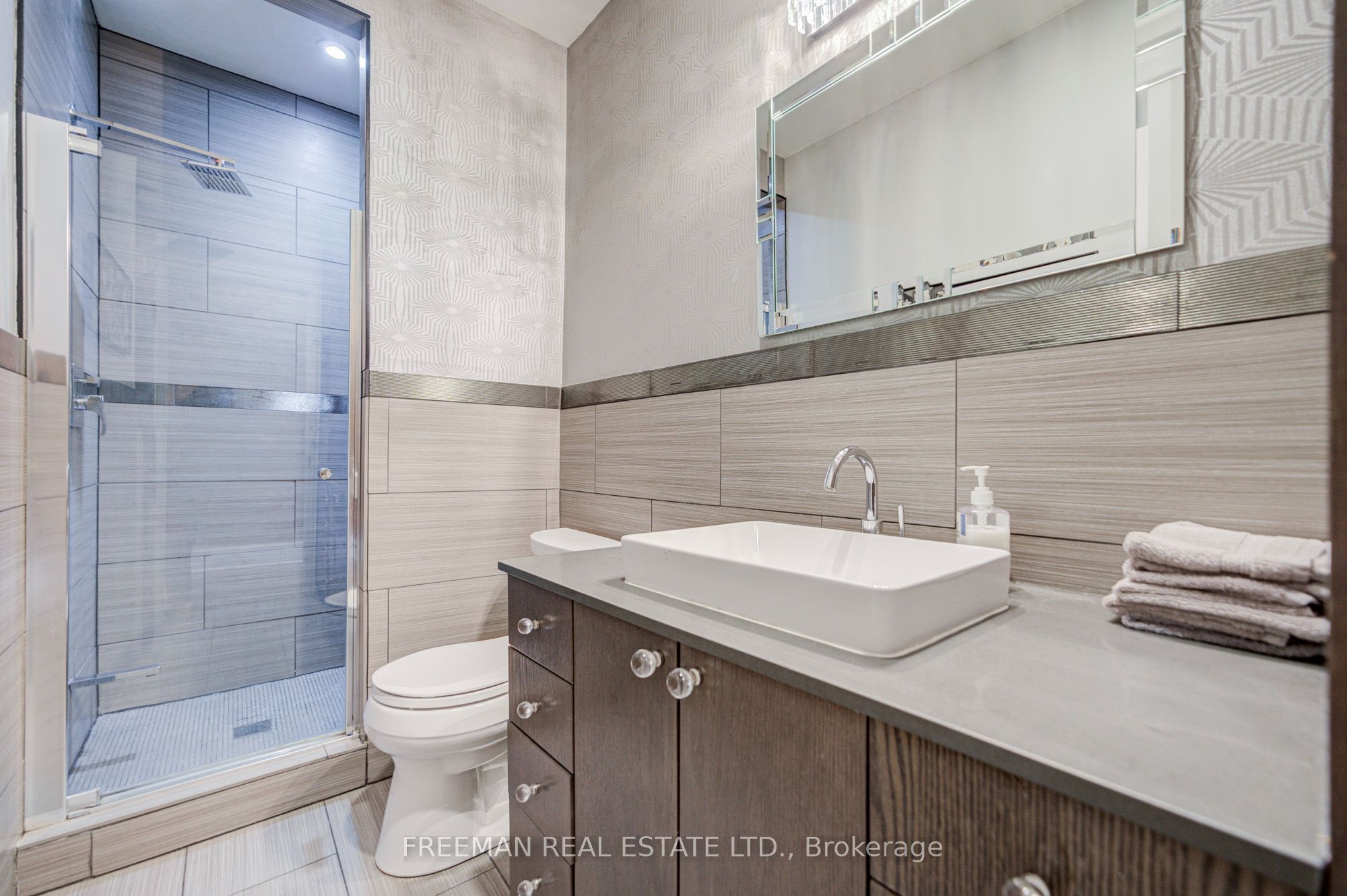 468 Markham Street Property Photo 32