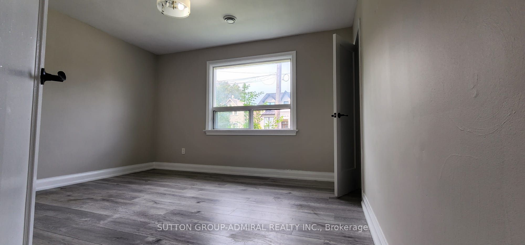 493 Hounslow Avenue Property Photo 5