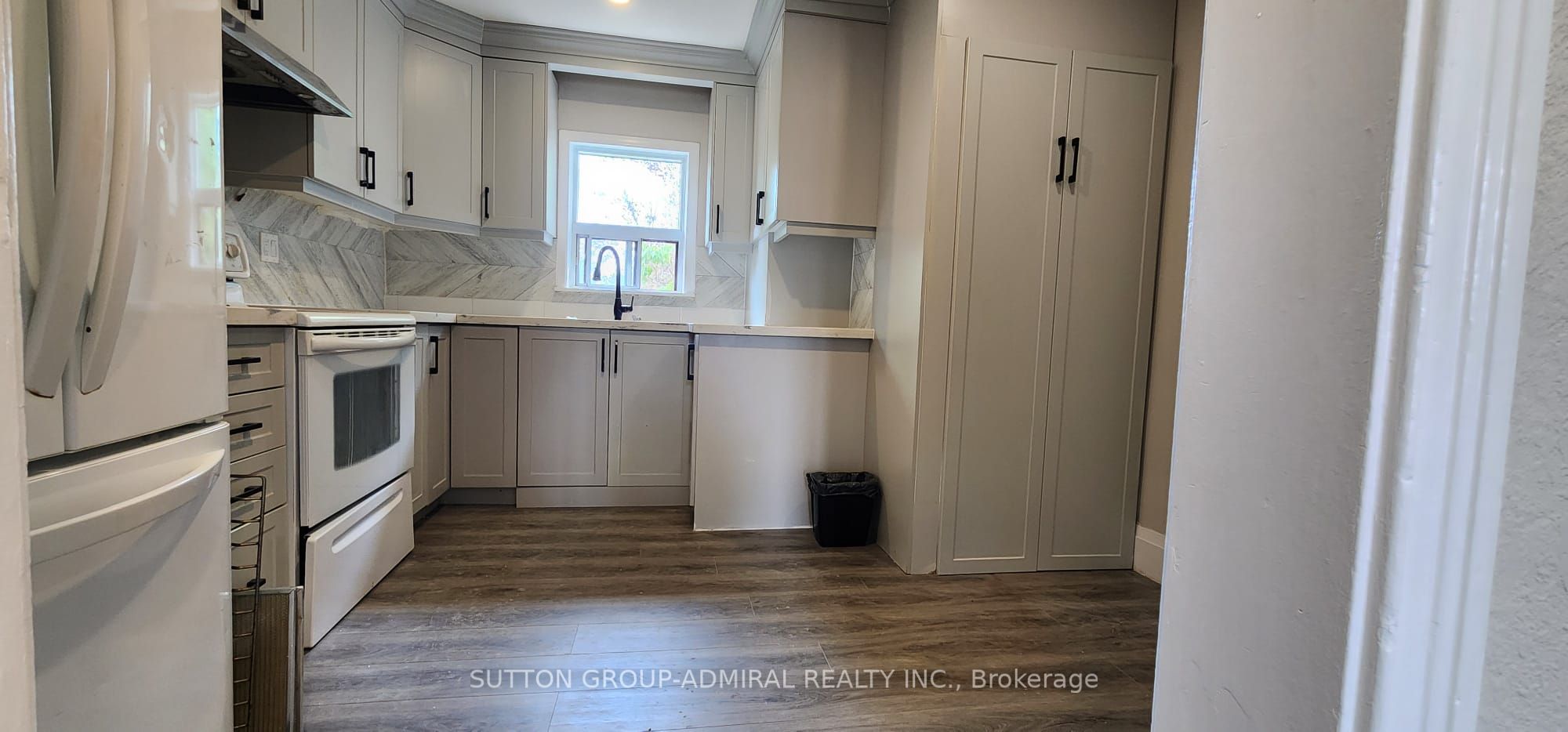 493 Hounslow Avenue Property Photo 8