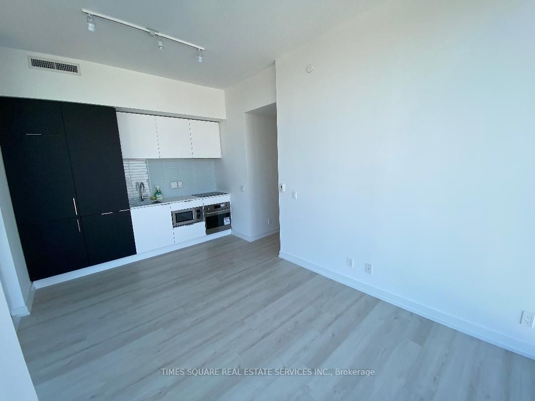 33 Helendale Avenue 2603 Property Photo 7