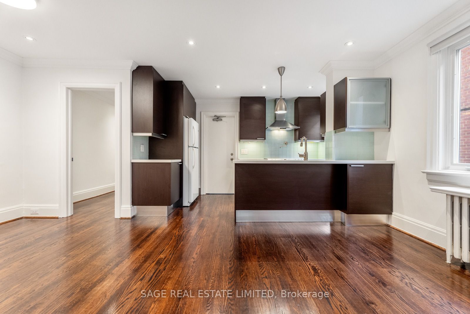 1208 Avenue Road A Property Photo 9