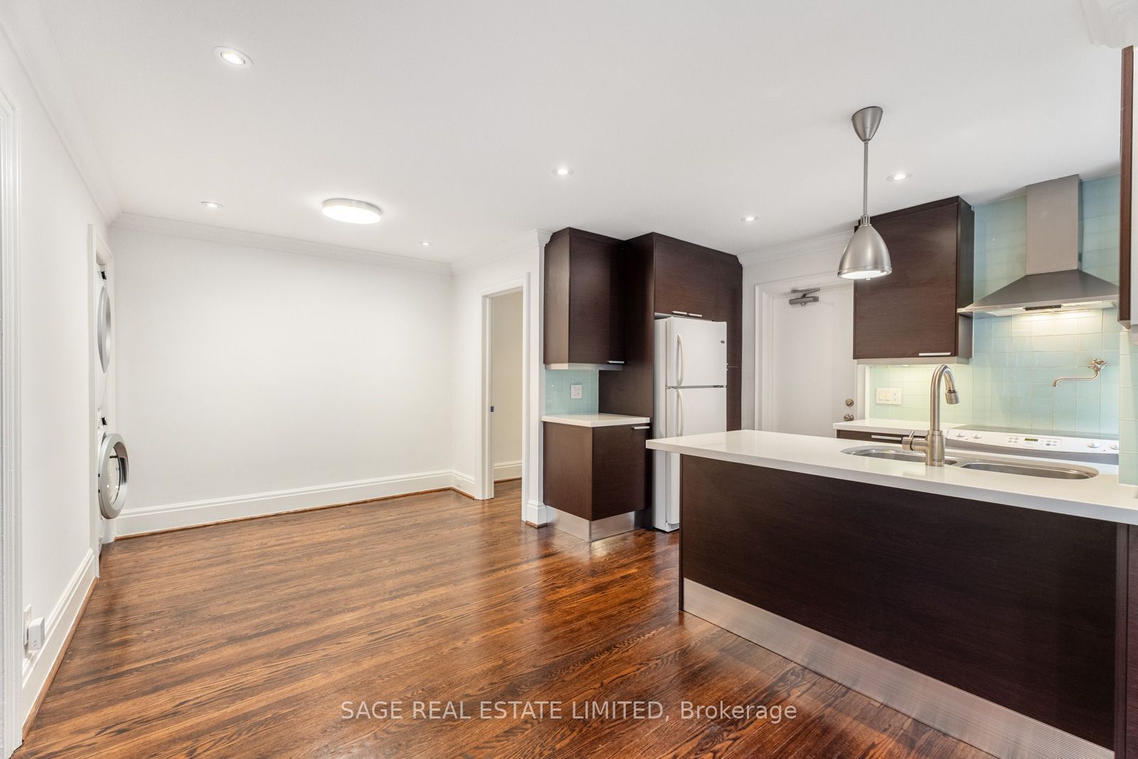 1208 Avenue Road A Property Photo 16