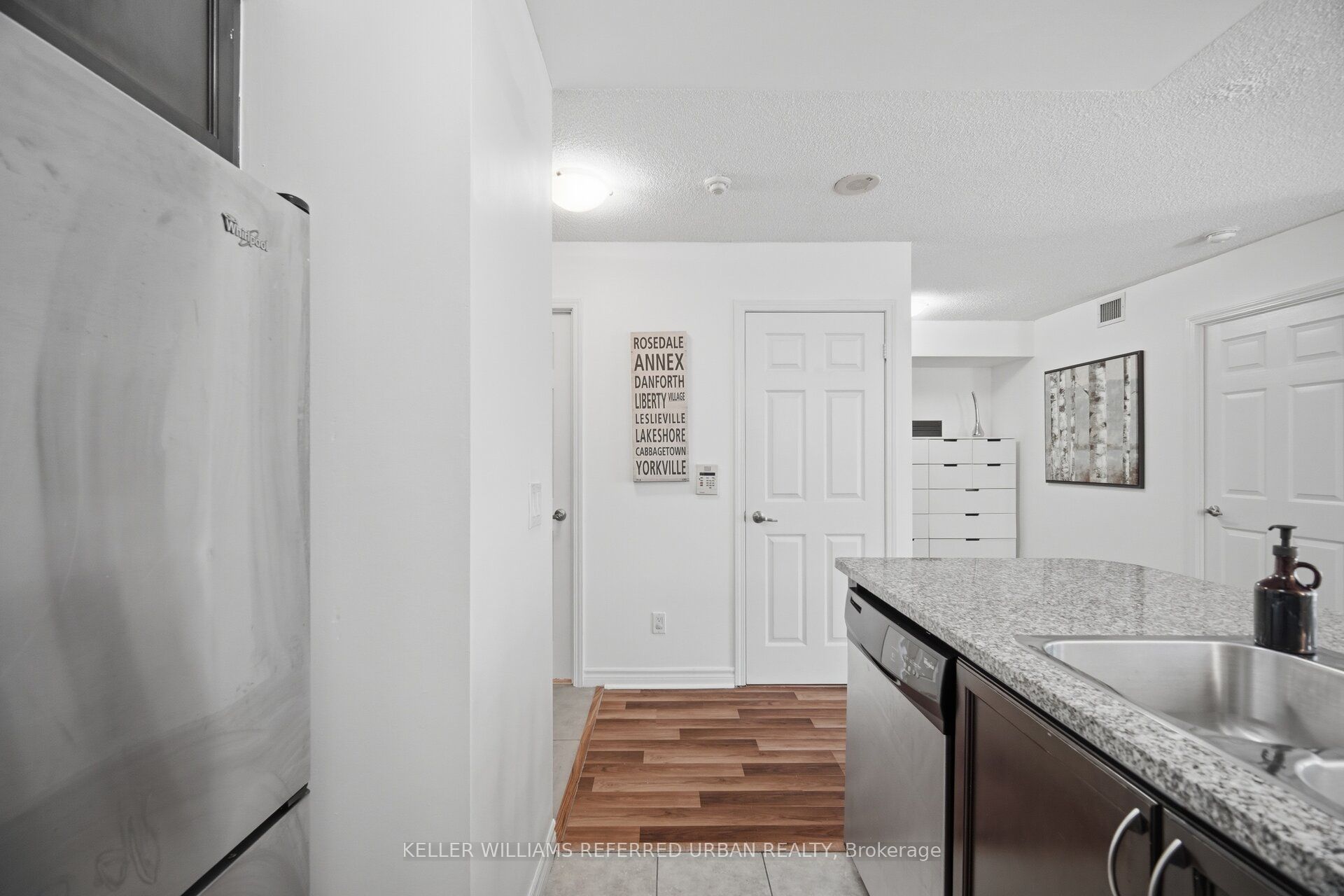 19 Grand Trunk Crescent 3708 Property Photo 9