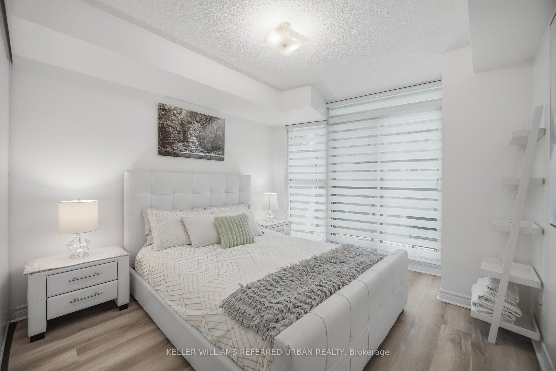 19 Grand Trunk Crescent 3708 Property Photo 12