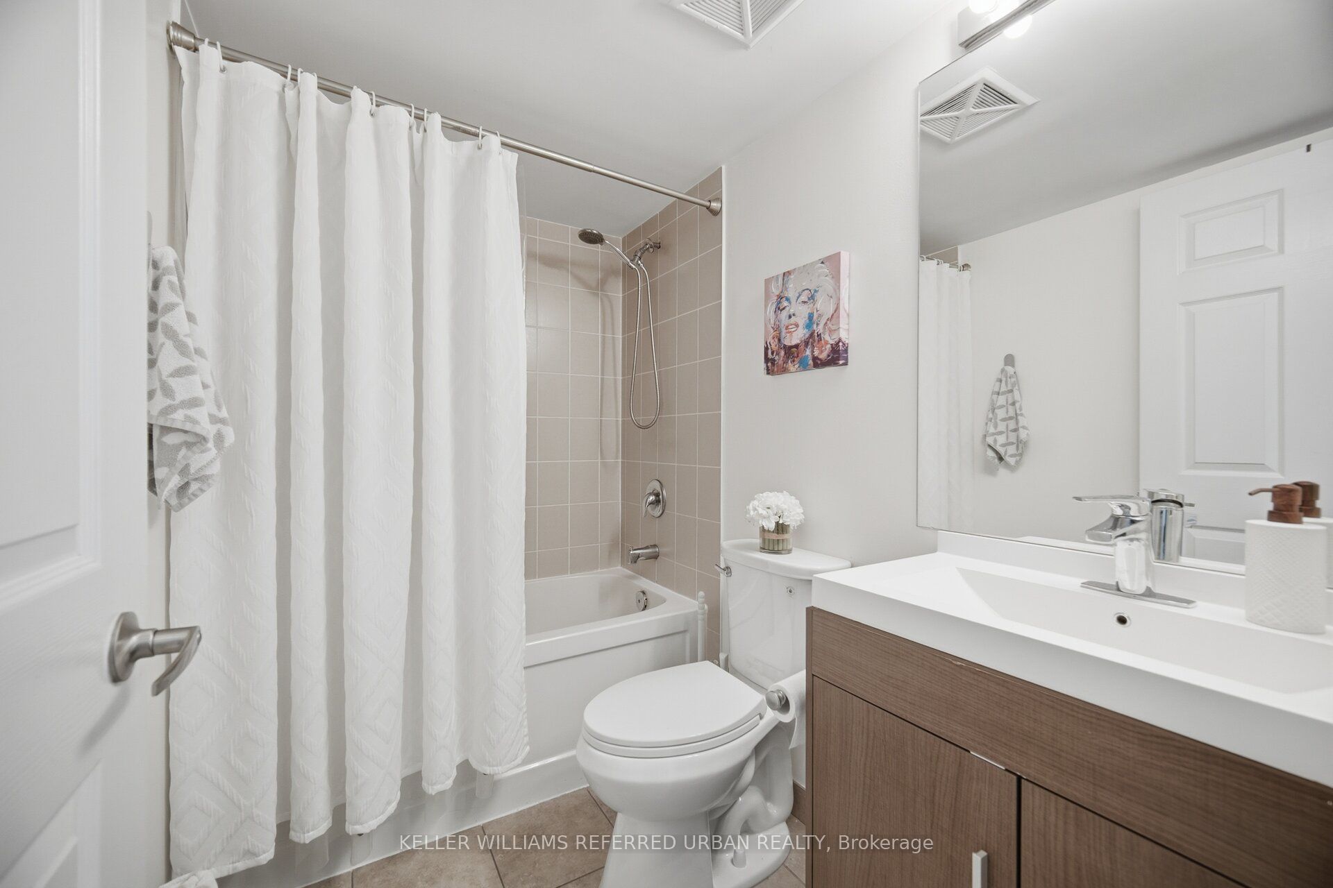 19 Grand Trunk Crescent 3708 Property Photo 14