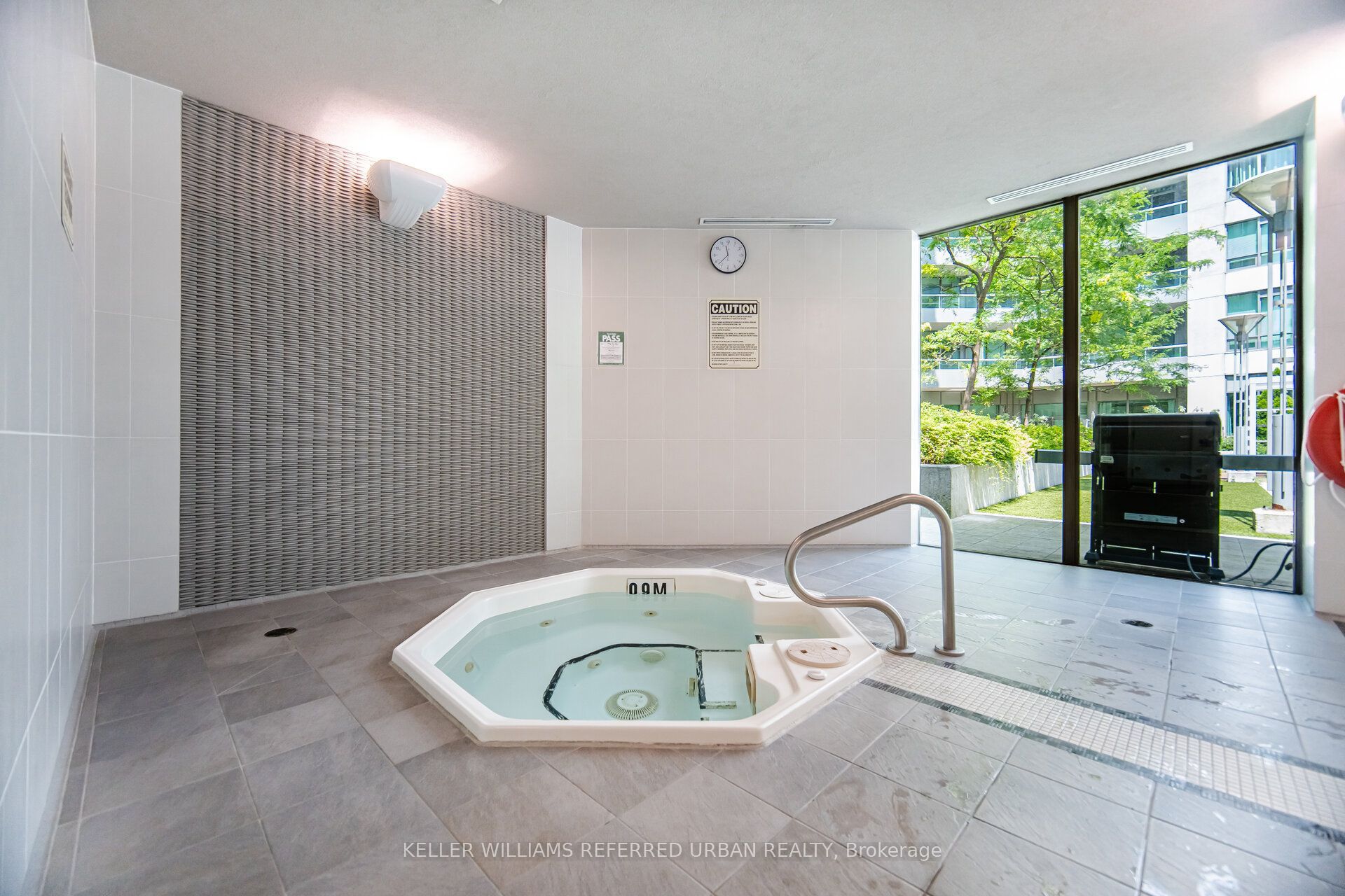 19 Grand Trunk Crescent 3708 Property Photo 22