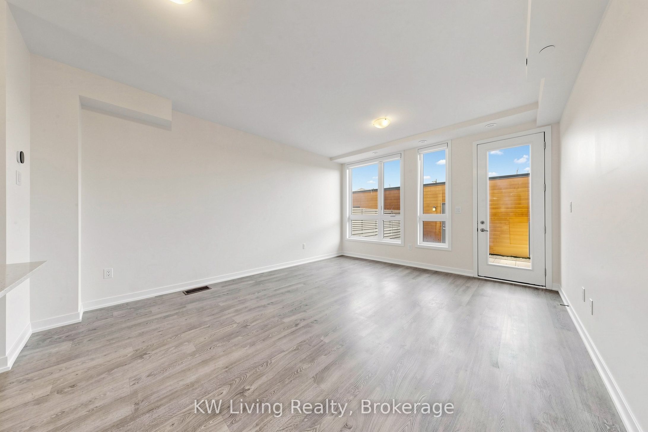 106 Green Gardens Boulevard Upper Property Photo 5