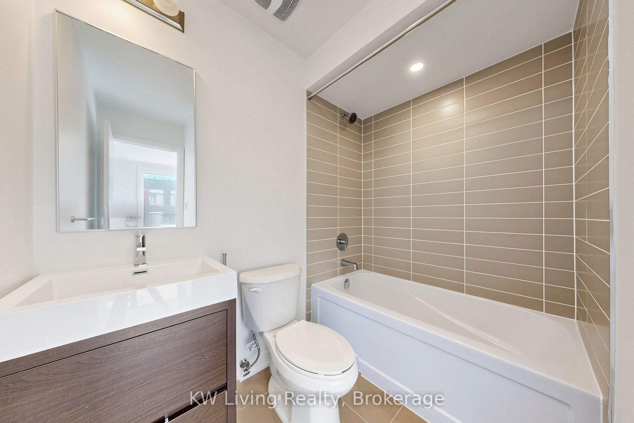 106 Green Gardens Boulevard Upper Property Photo 10