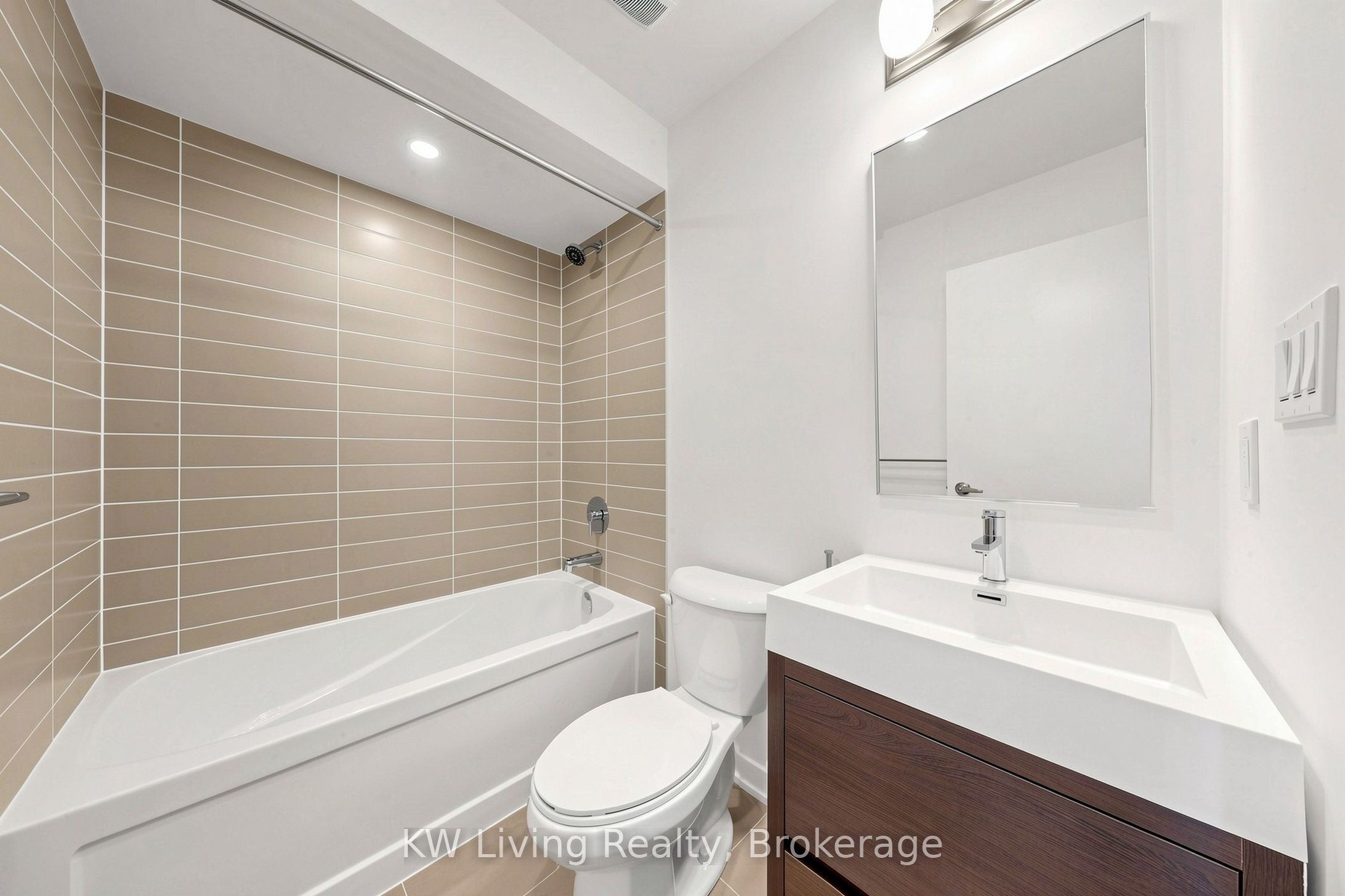 106 Green Gardens Boulevard Upper Property Photo 13