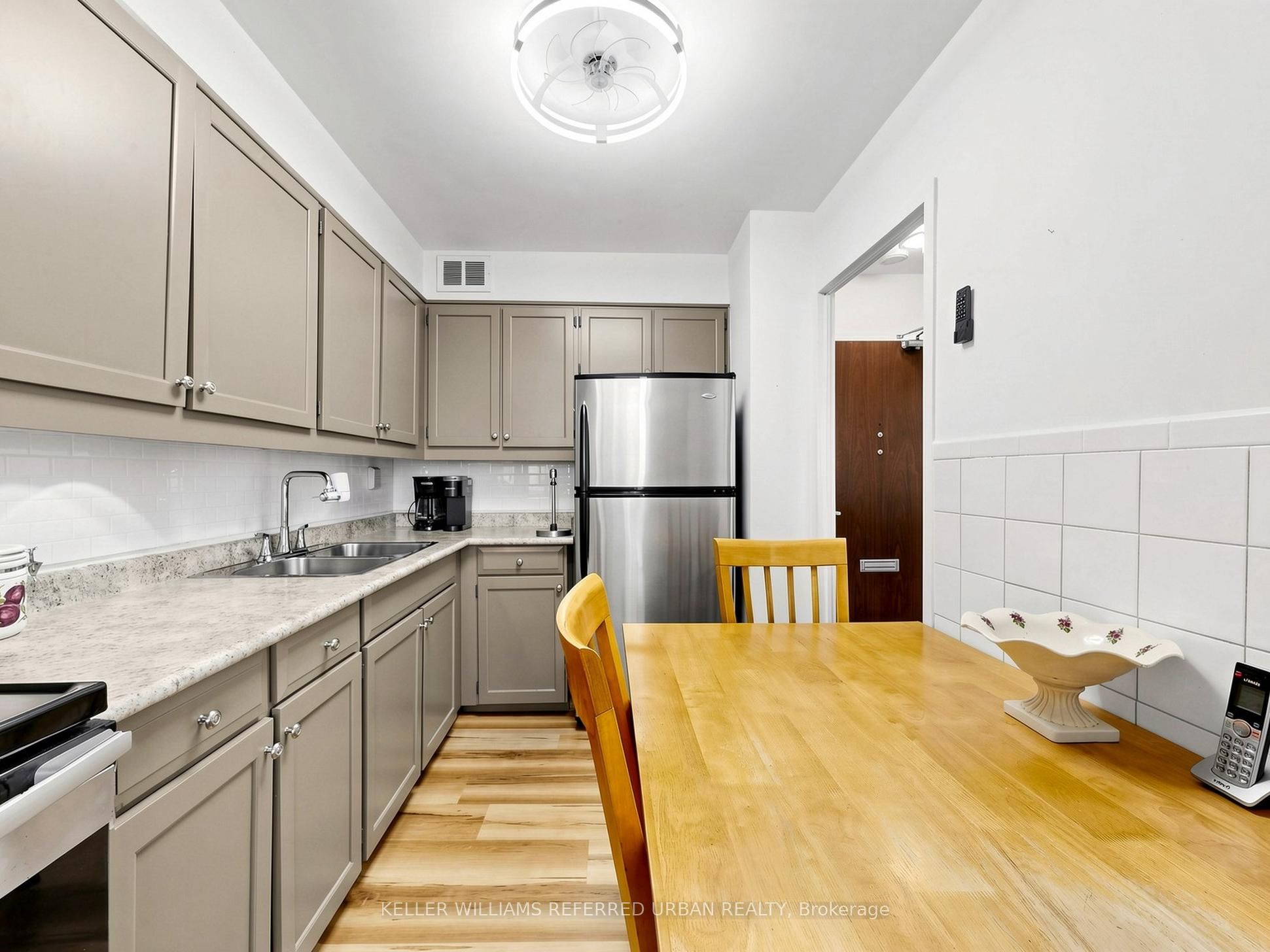 10 Parkway Forest Drive 1111 Property Photo 13