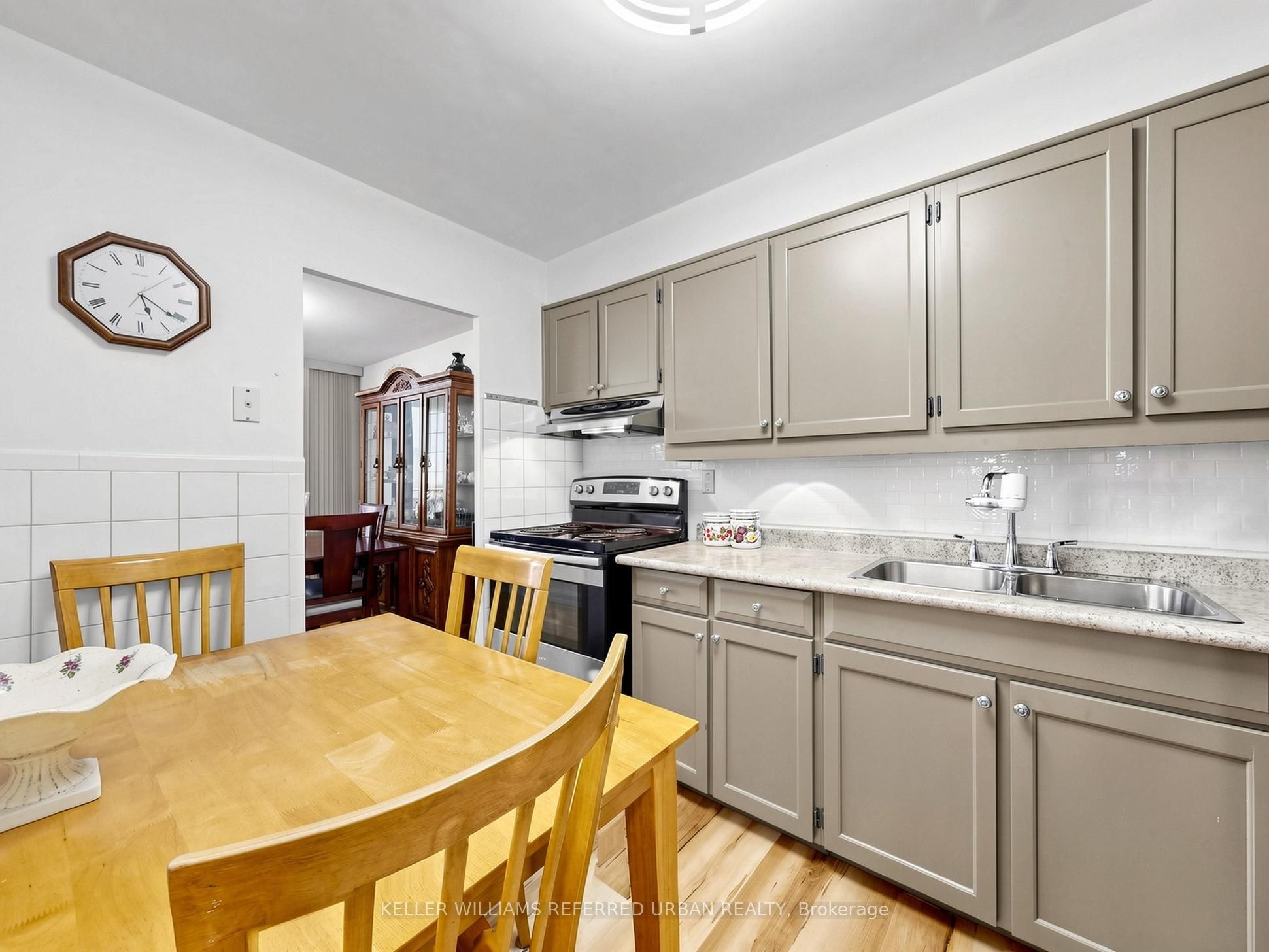 10 Parkway Forest Drive 1111 Property Photo 16