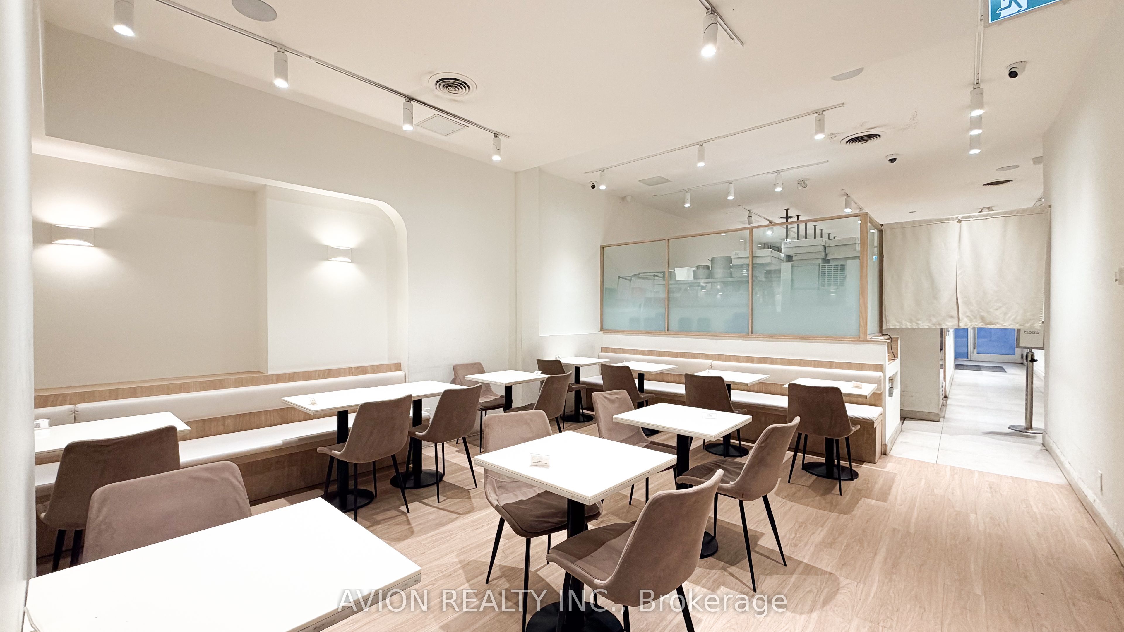 114 Dundas Street W Property Photo 2