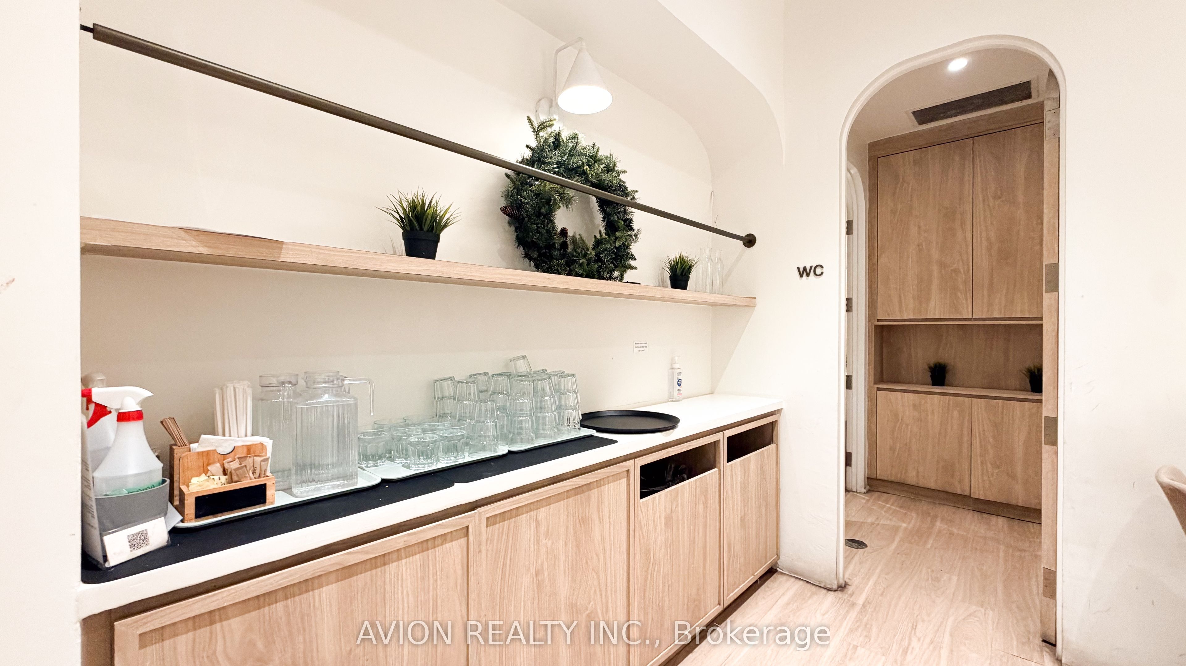 114 Dundas Street W Property Photo 7