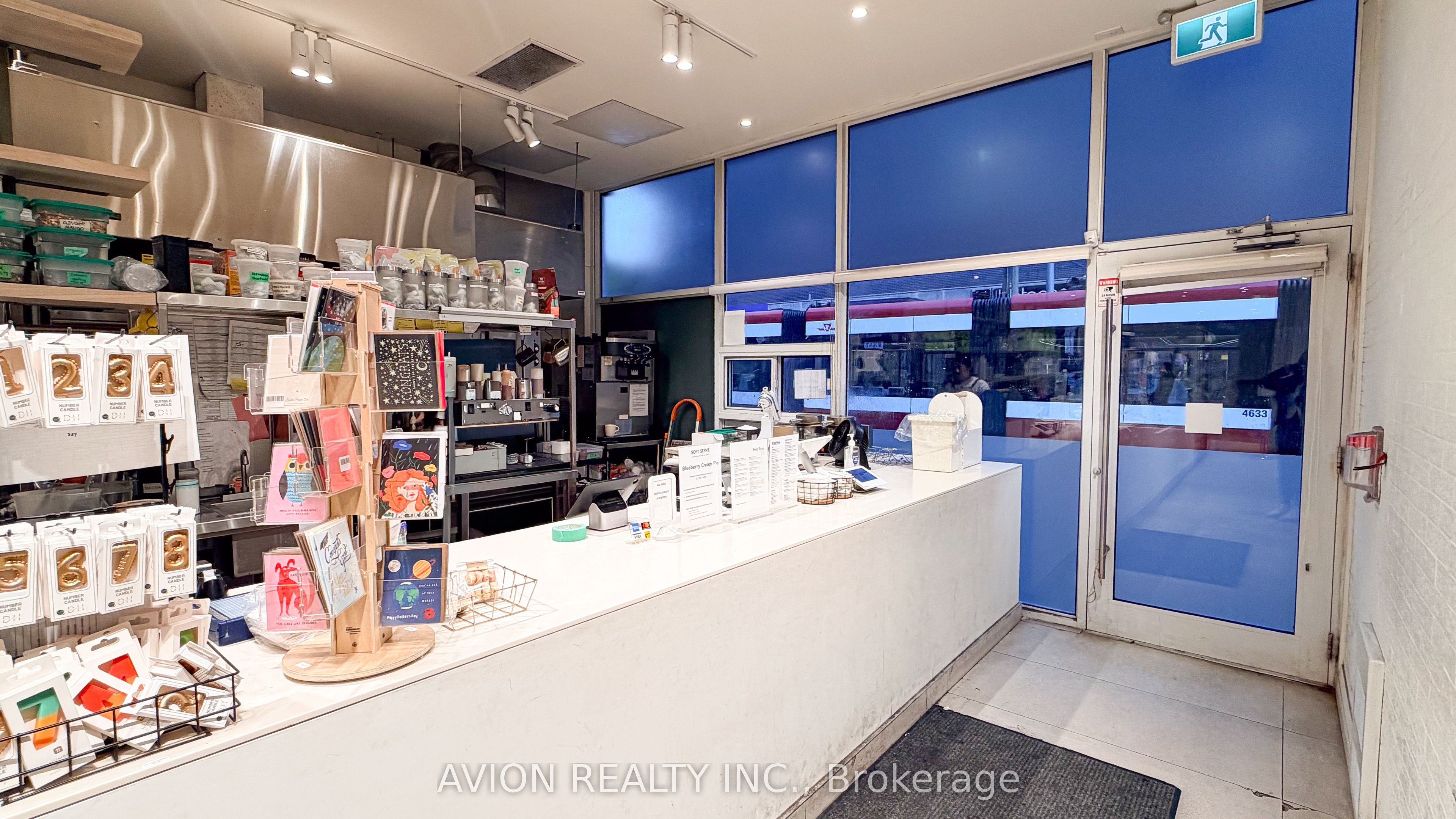 114 Dundas Street W Property Photo 11