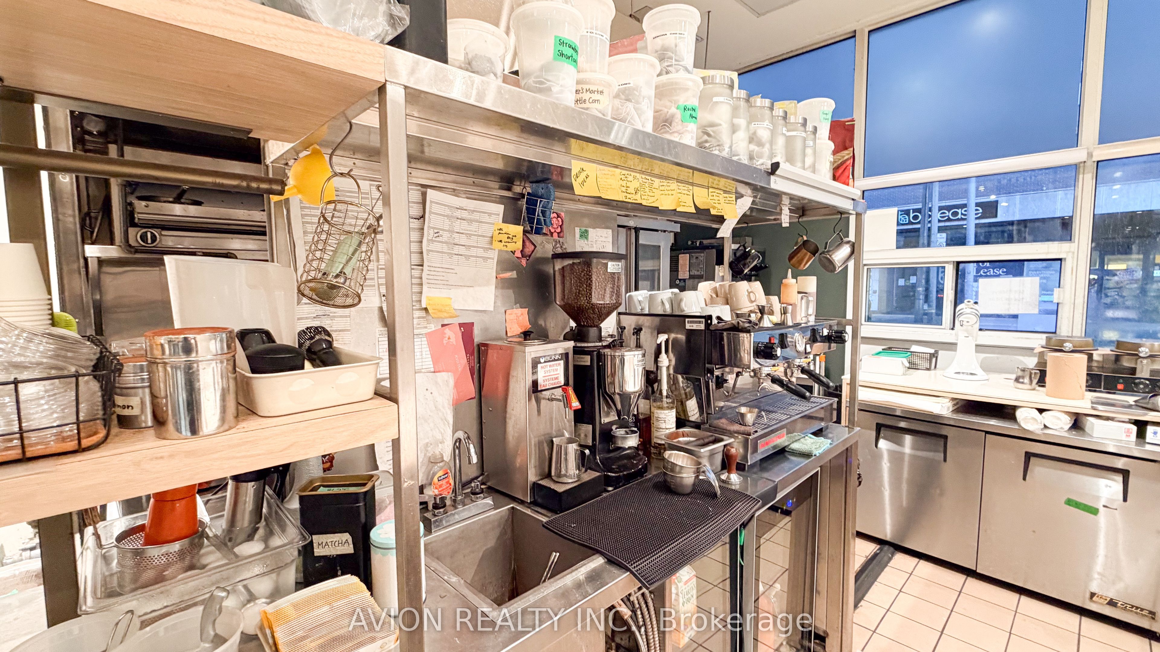 114 Dundas Street W Property Photo 14