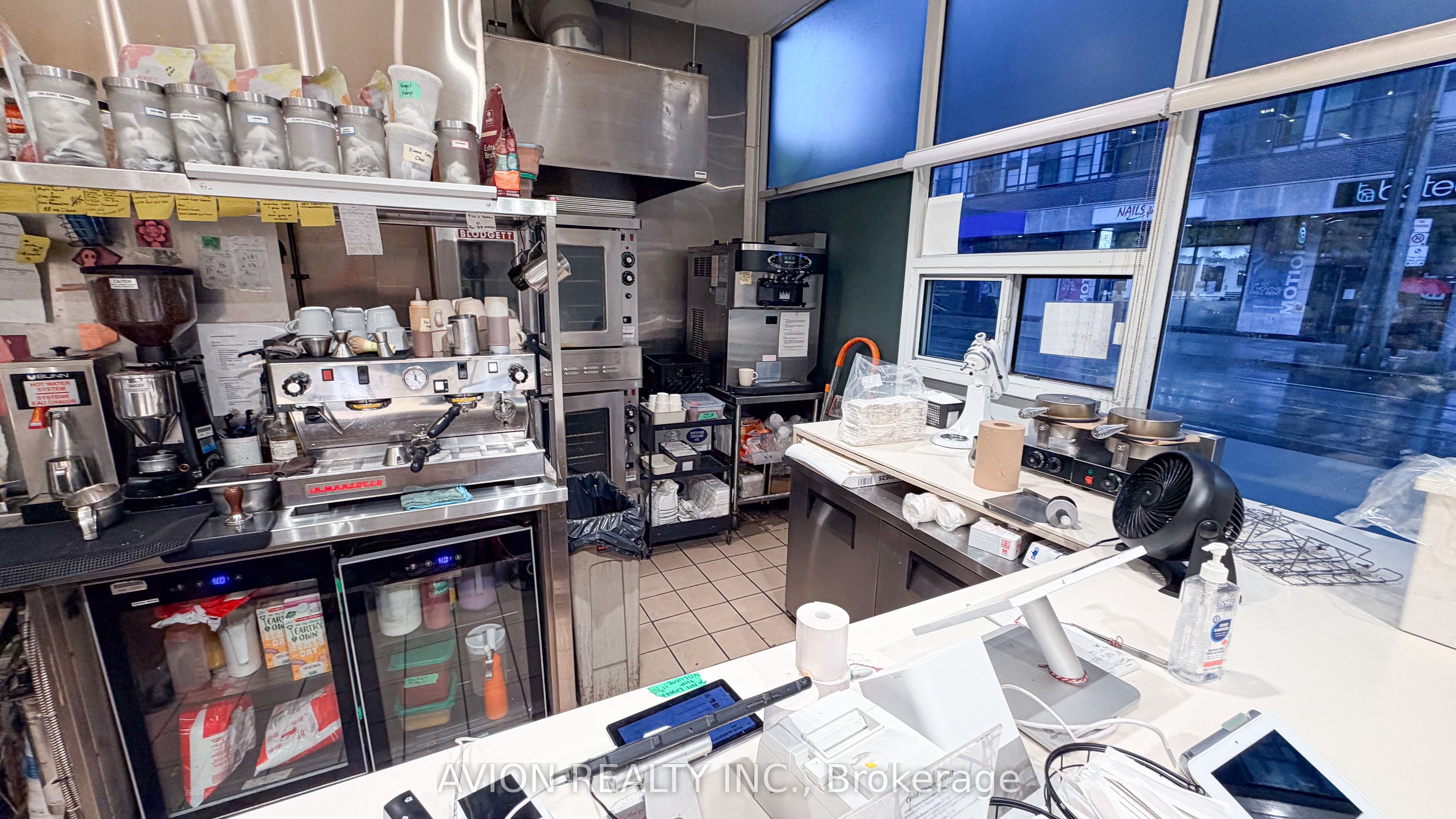 114 Dundas Street W Property Photo 15