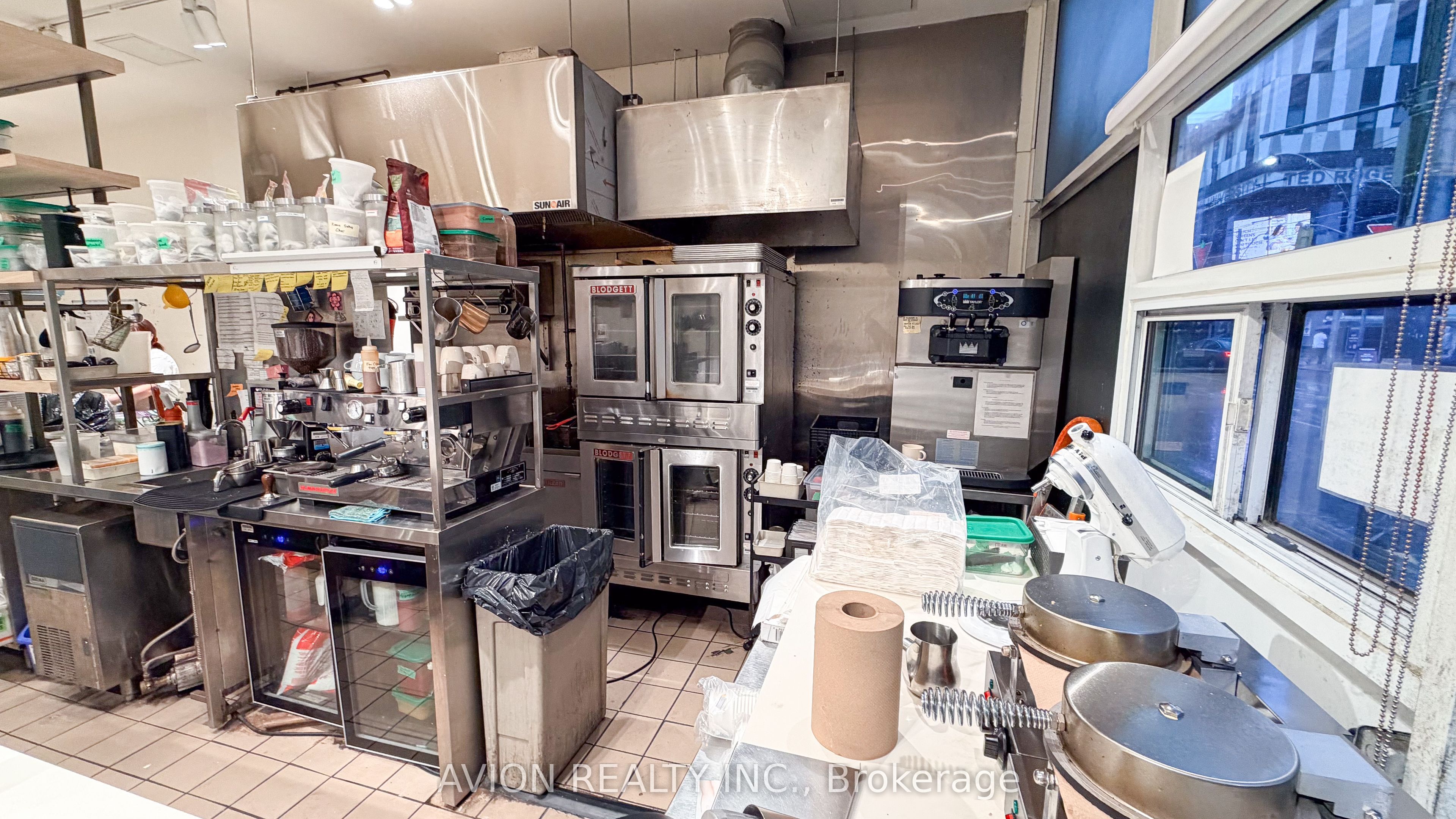 114 Dundas Street W Property Photo 16