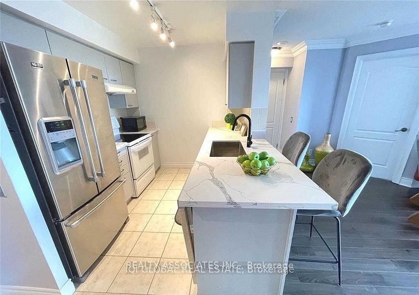 2 Clairtrell Road 1106 Property Photo 3