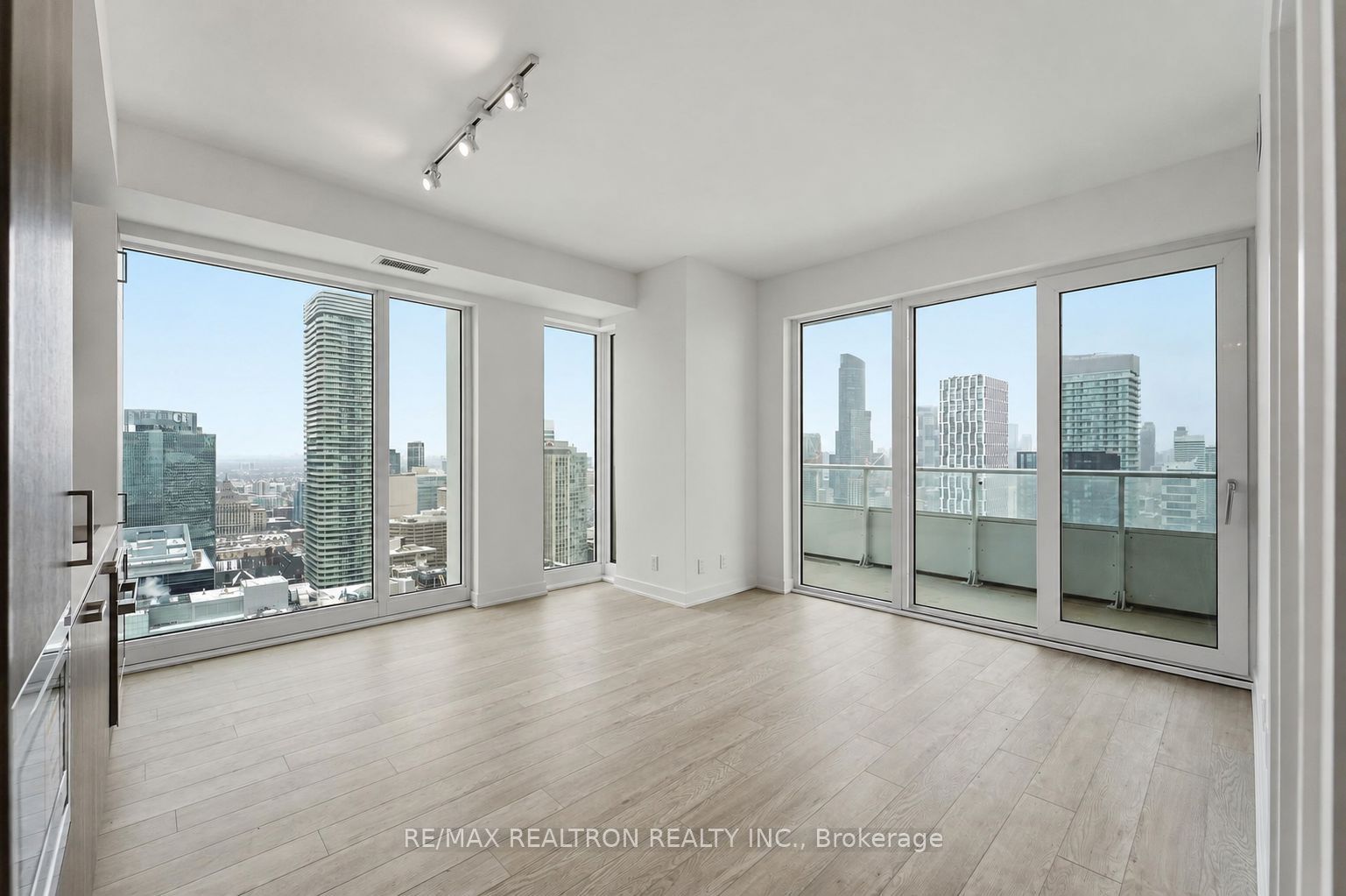 88 Queen Street E 4711 Property Photo 7