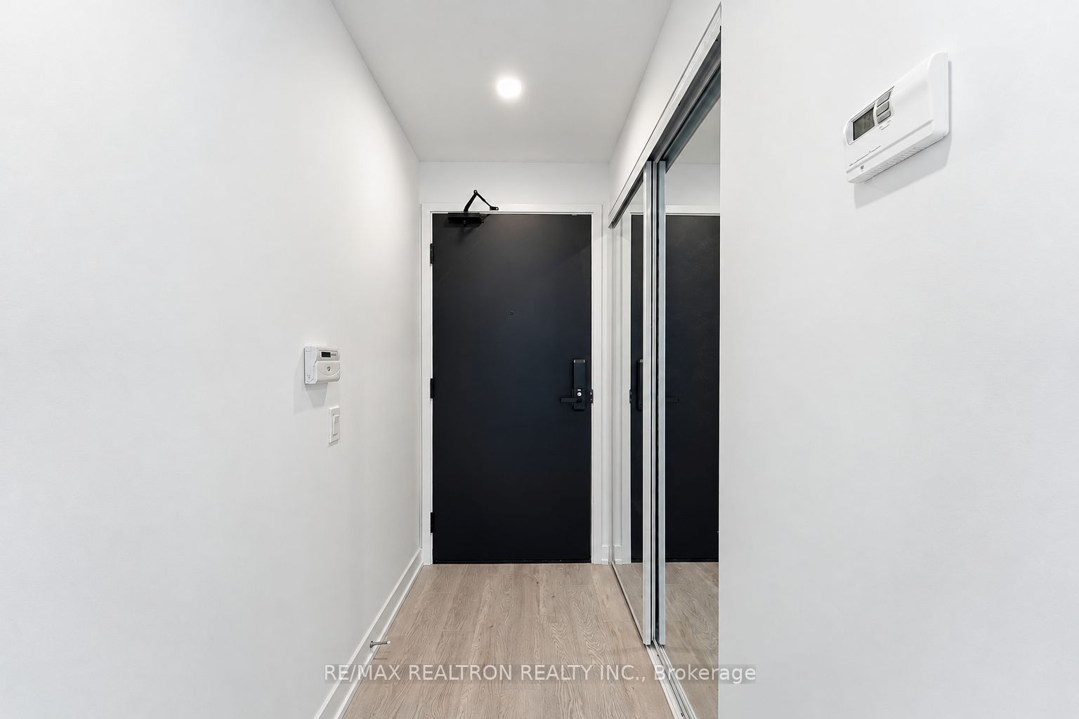 88 Queen Street E 4711 Property Photo 8