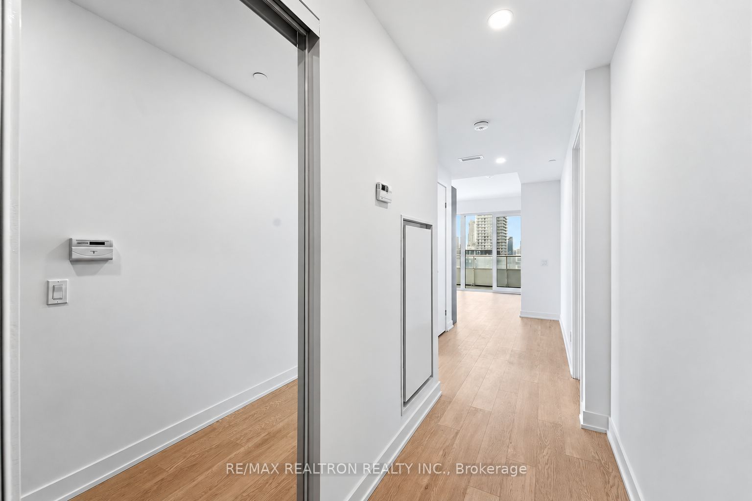 88 Queen Street E 4711 Property Photo 9