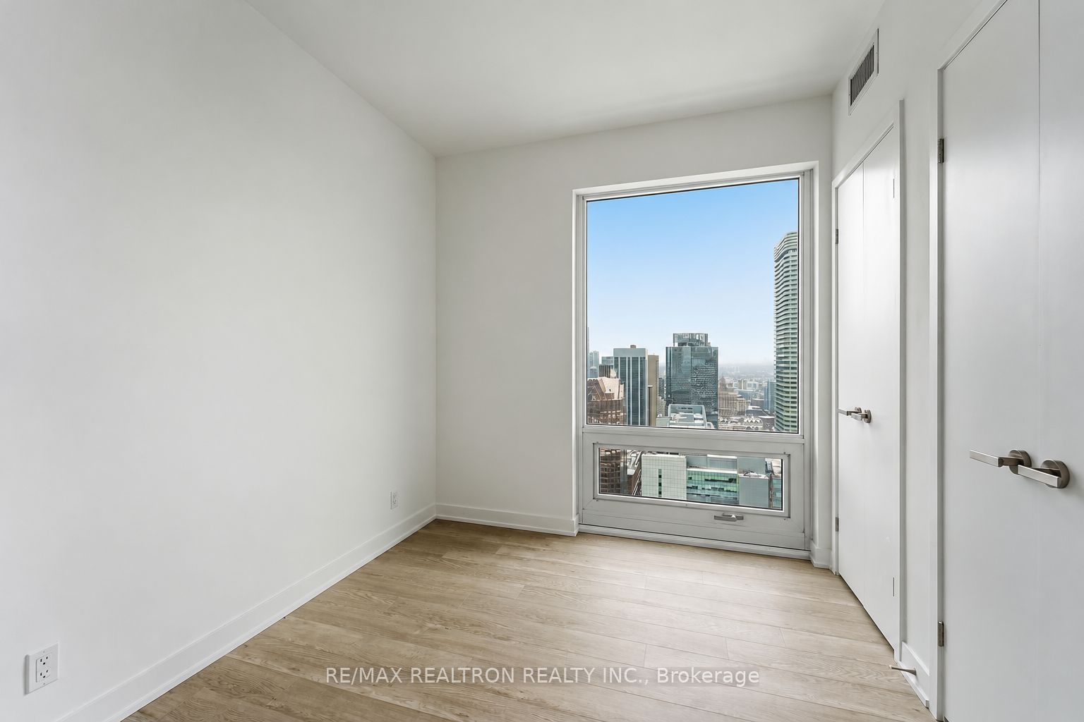 88 Queen Street E 4711 Property Photo 11