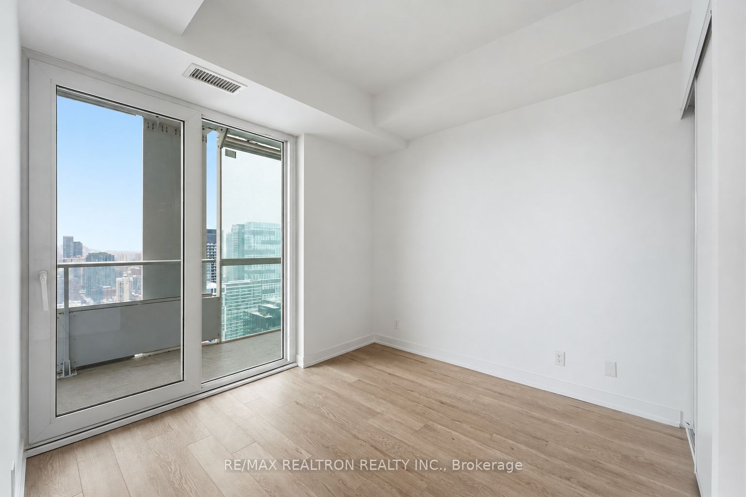 88 Queen Street E 4711 Property Photo 14
