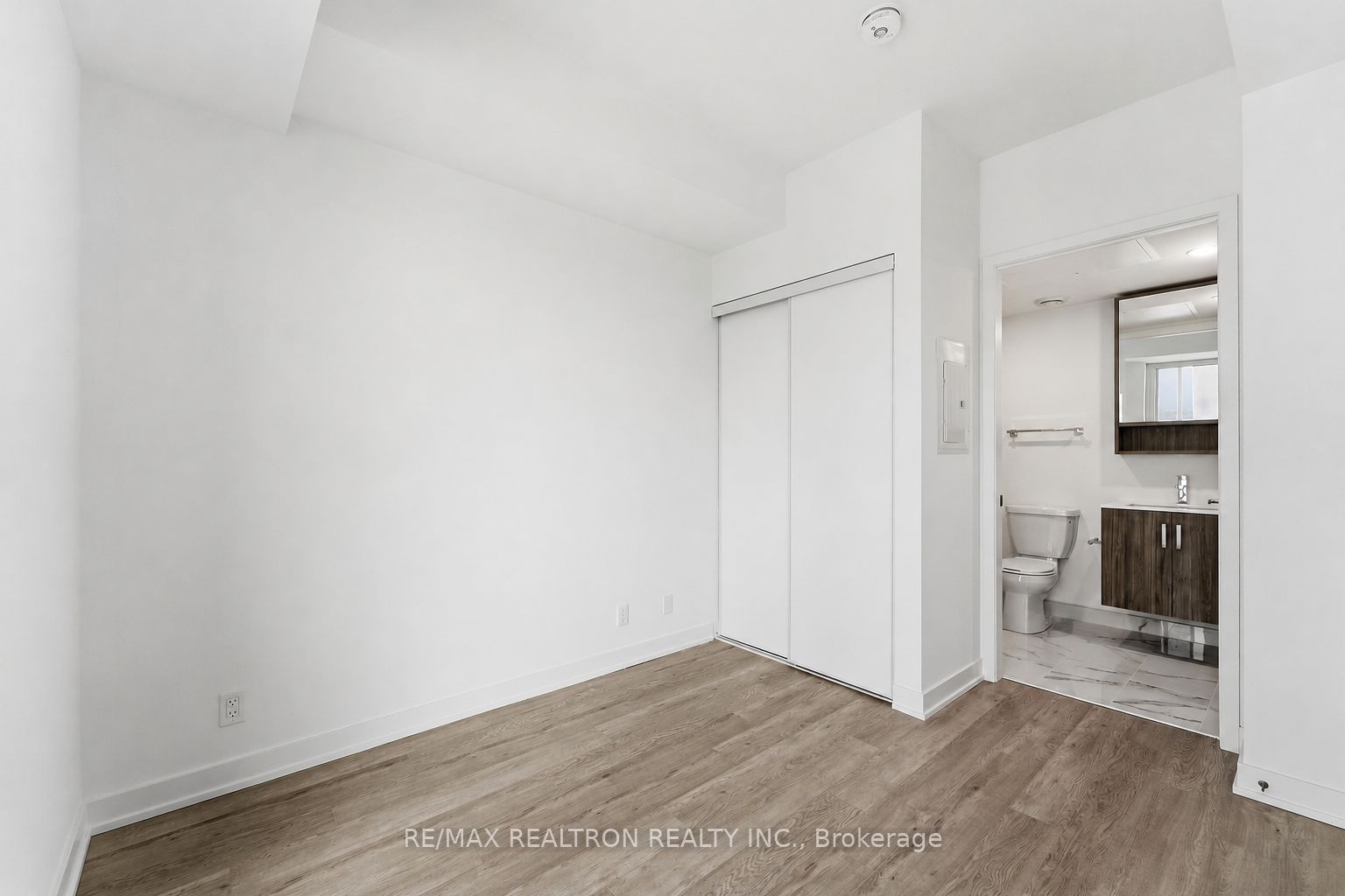 88 Queen Street E 4711 Property Photo 15