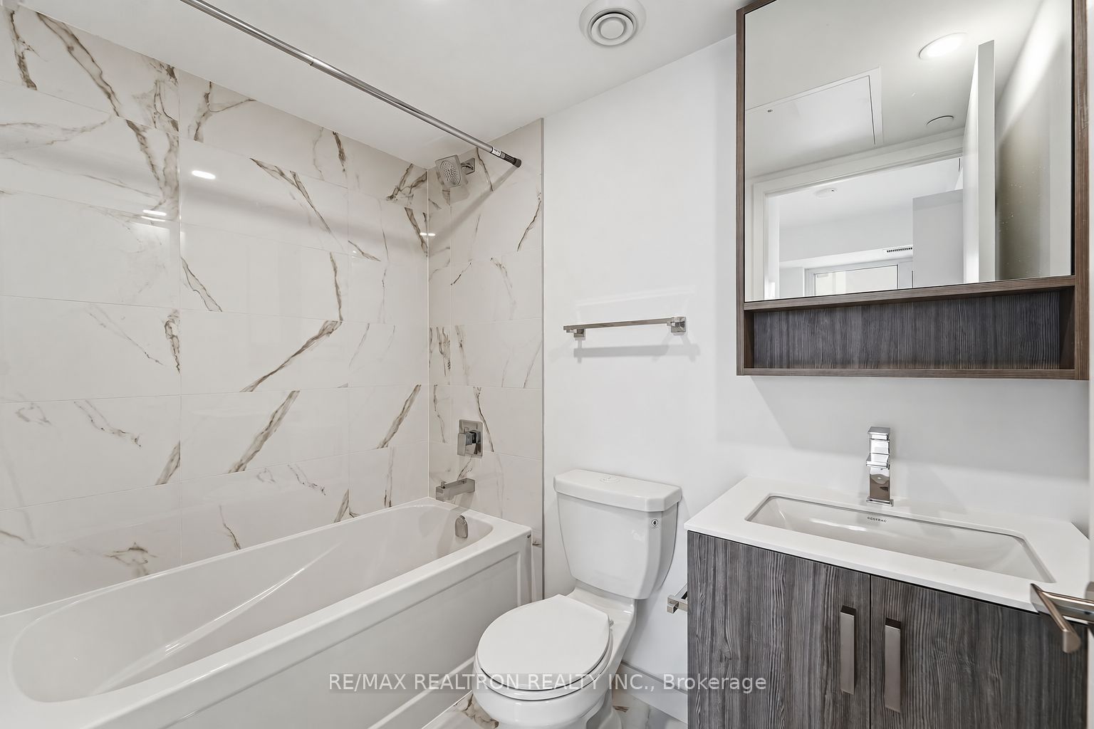 88 Queen Street E 4711 Property Photo 16